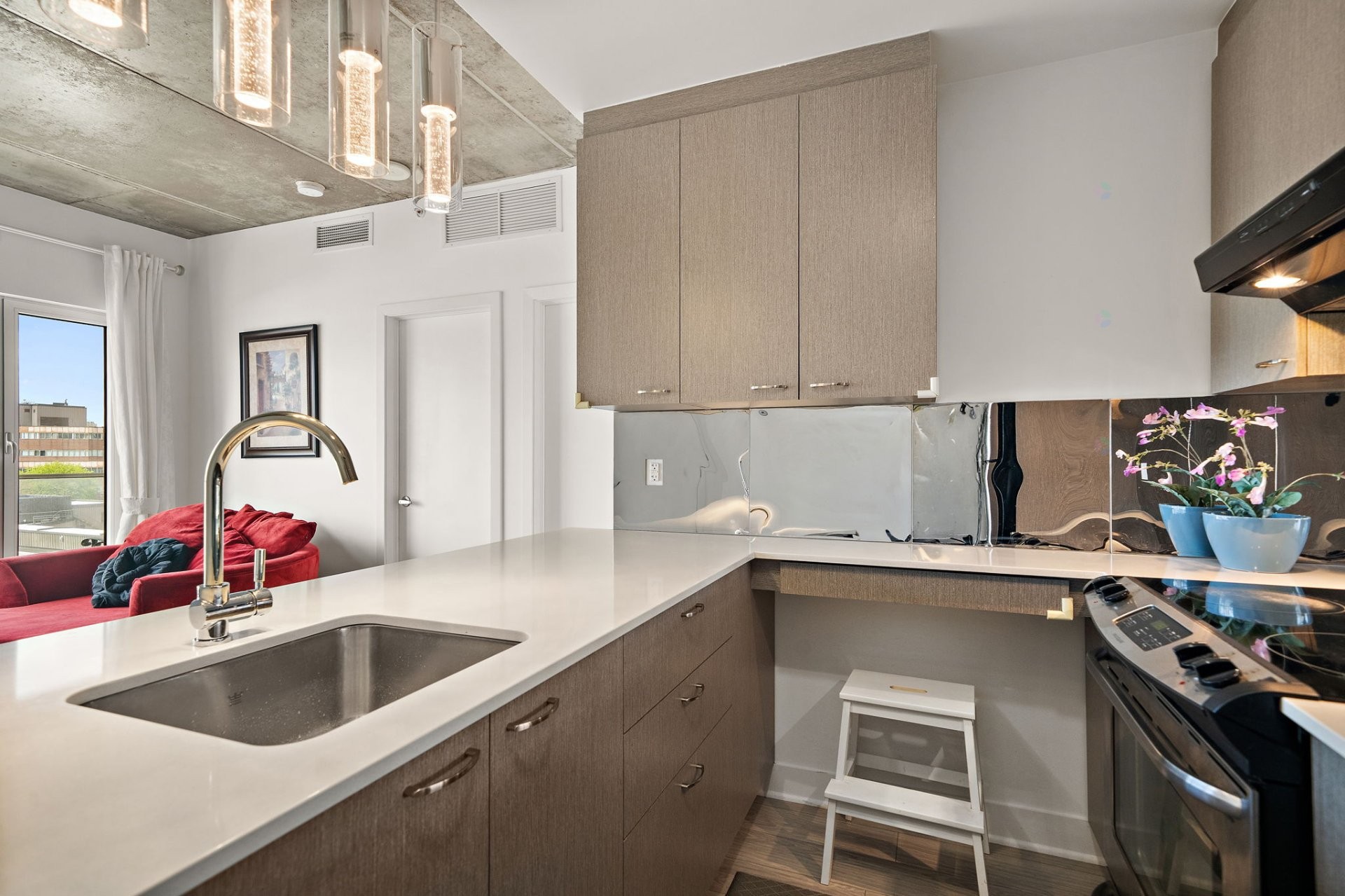 









1150


Rue St-Denis

, 916,
Montréal (Ville-Marie),




QC
H2X0B3

