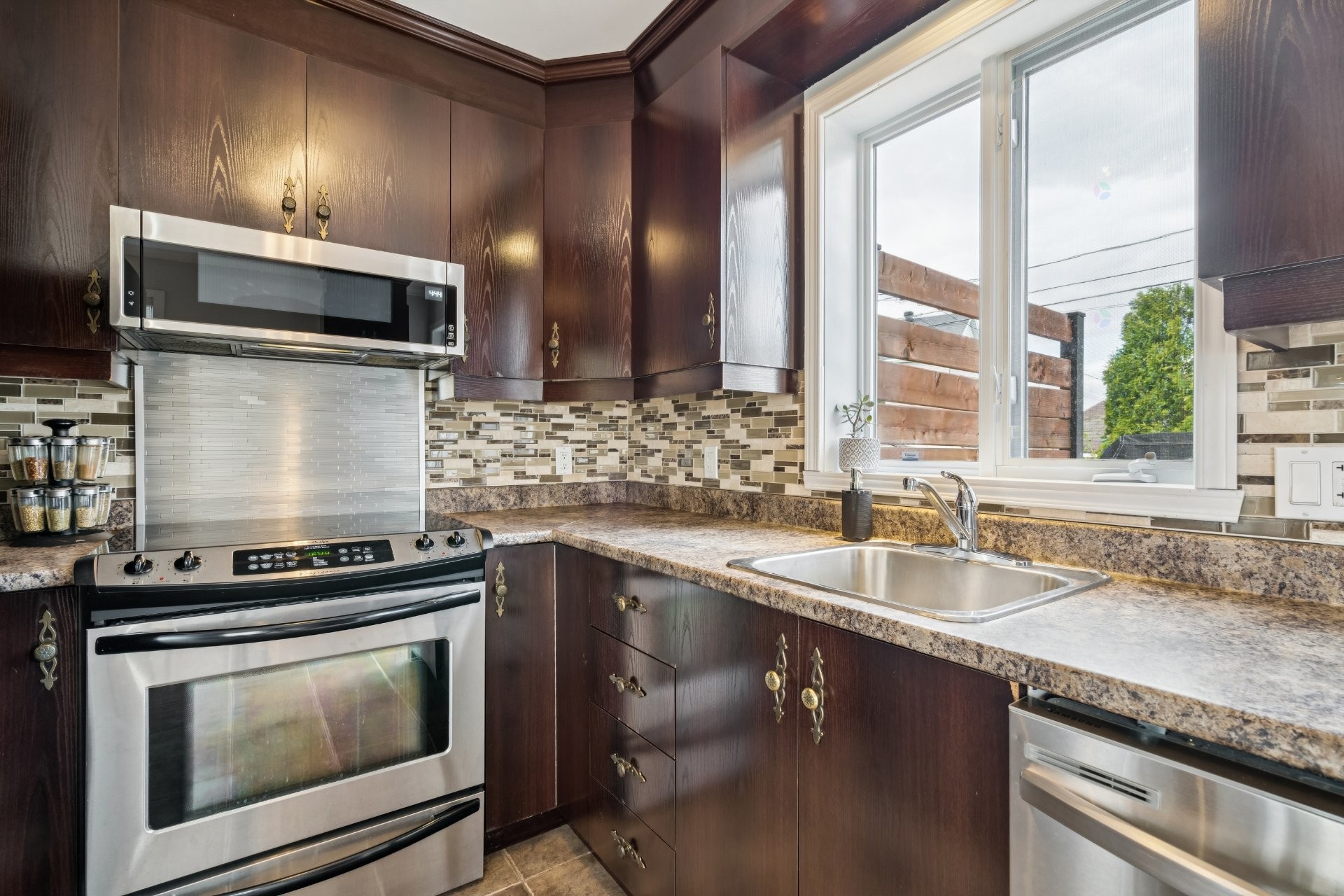 









2335


Rue des Roseaux

,
Marieville,




QC
J3M0B7

