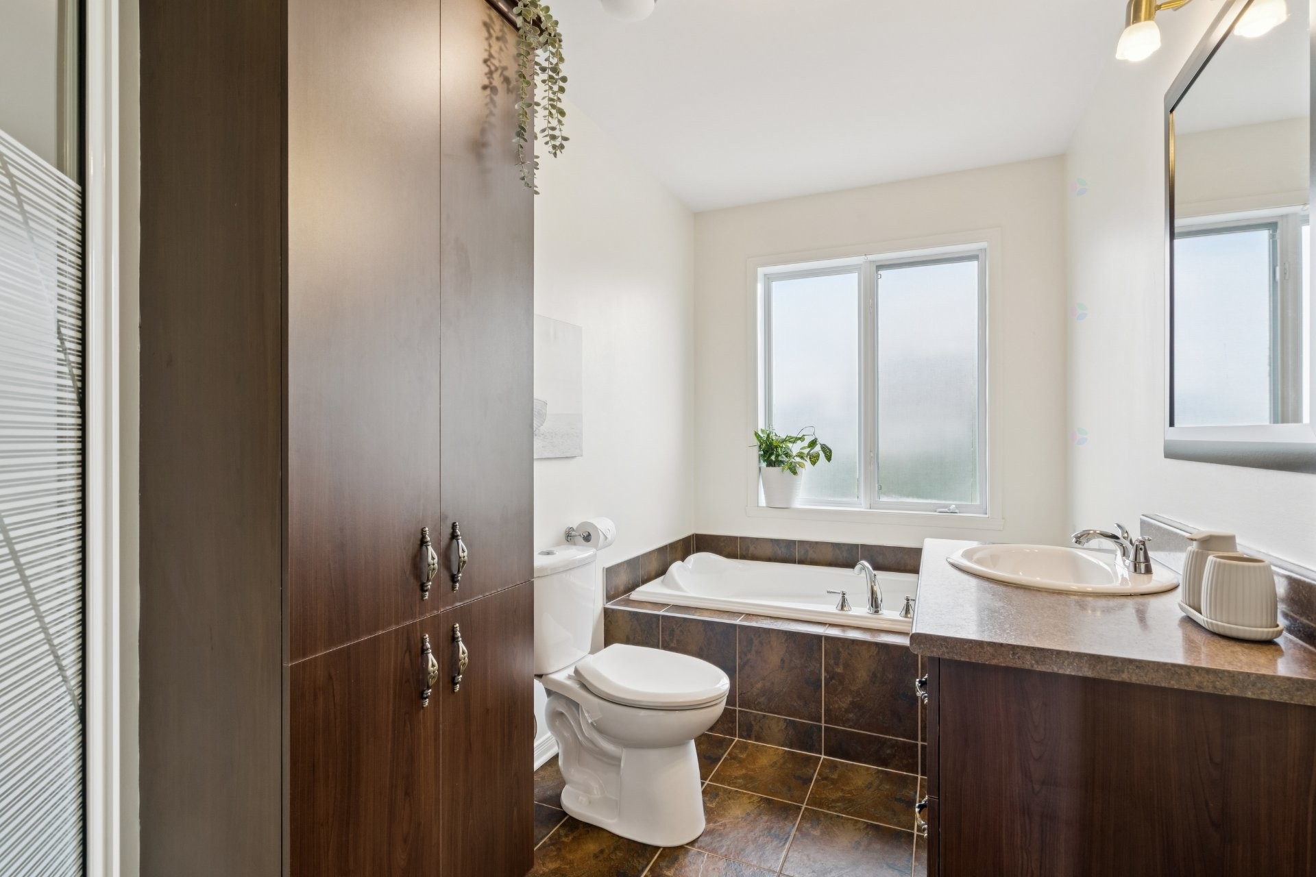 









2335


Rue des Roseaux

,
Marieville,




QC
J3M0B7

