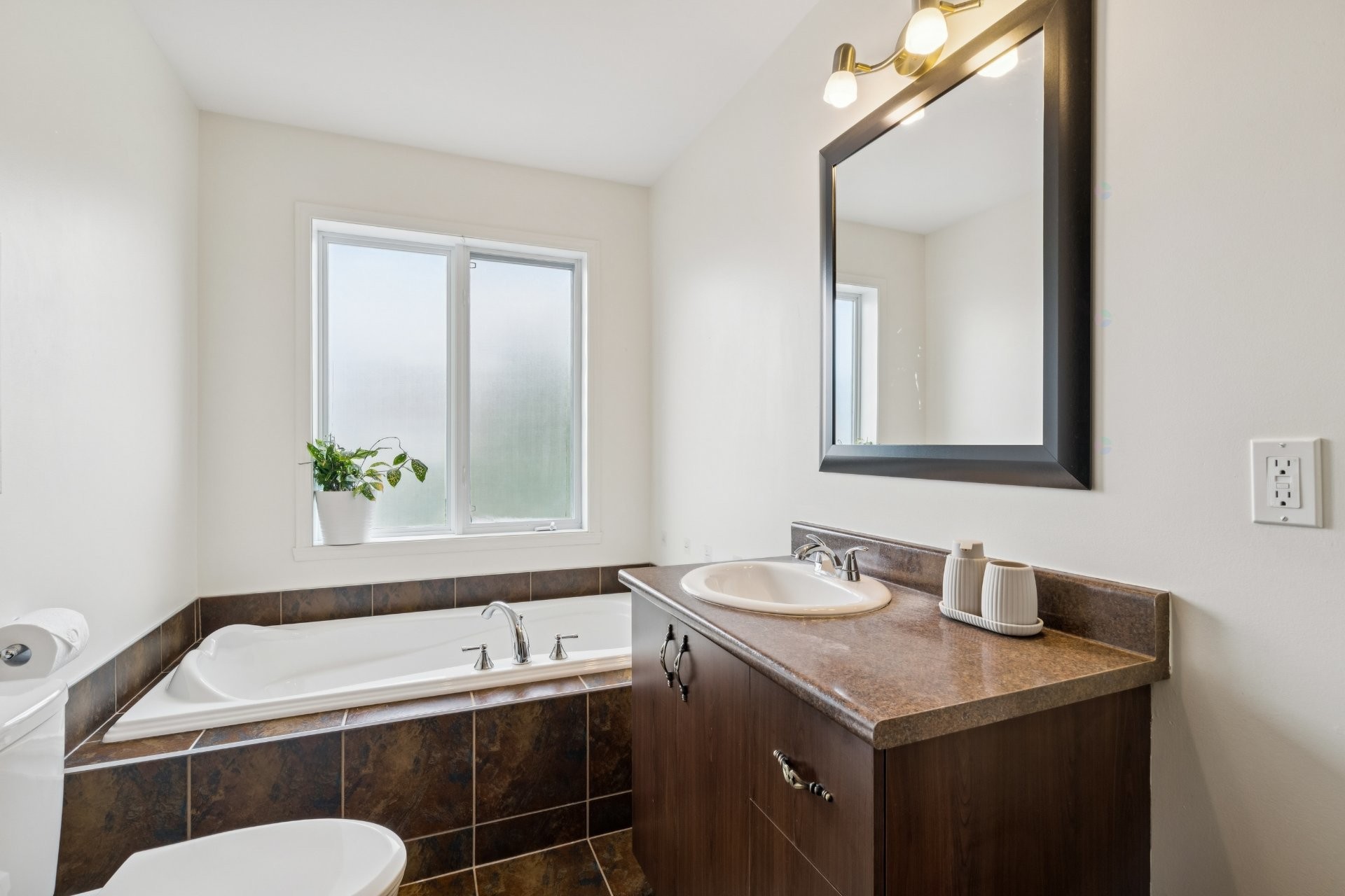 









2335


Rue des Roseaux

,
Marieville,




QC
J3M0B7

