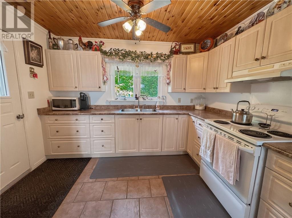 












700 Ice Lake Drive

,
Gore Bay, Manitoulin Island,




Ontario
P0P1H0

