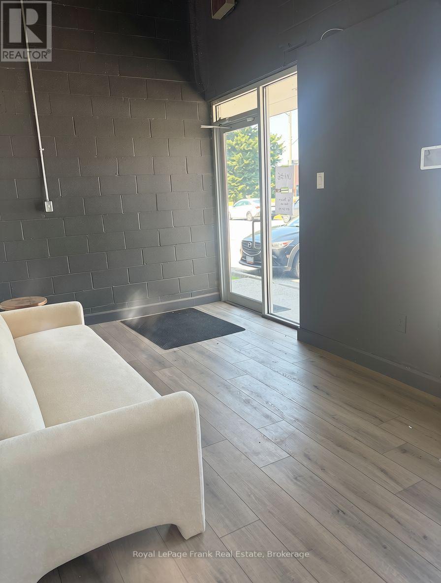 












6/7R - 1380 HOPKINS STREET

,
Whitby (Whitby Industrial),




Ontario
L1N2C3

