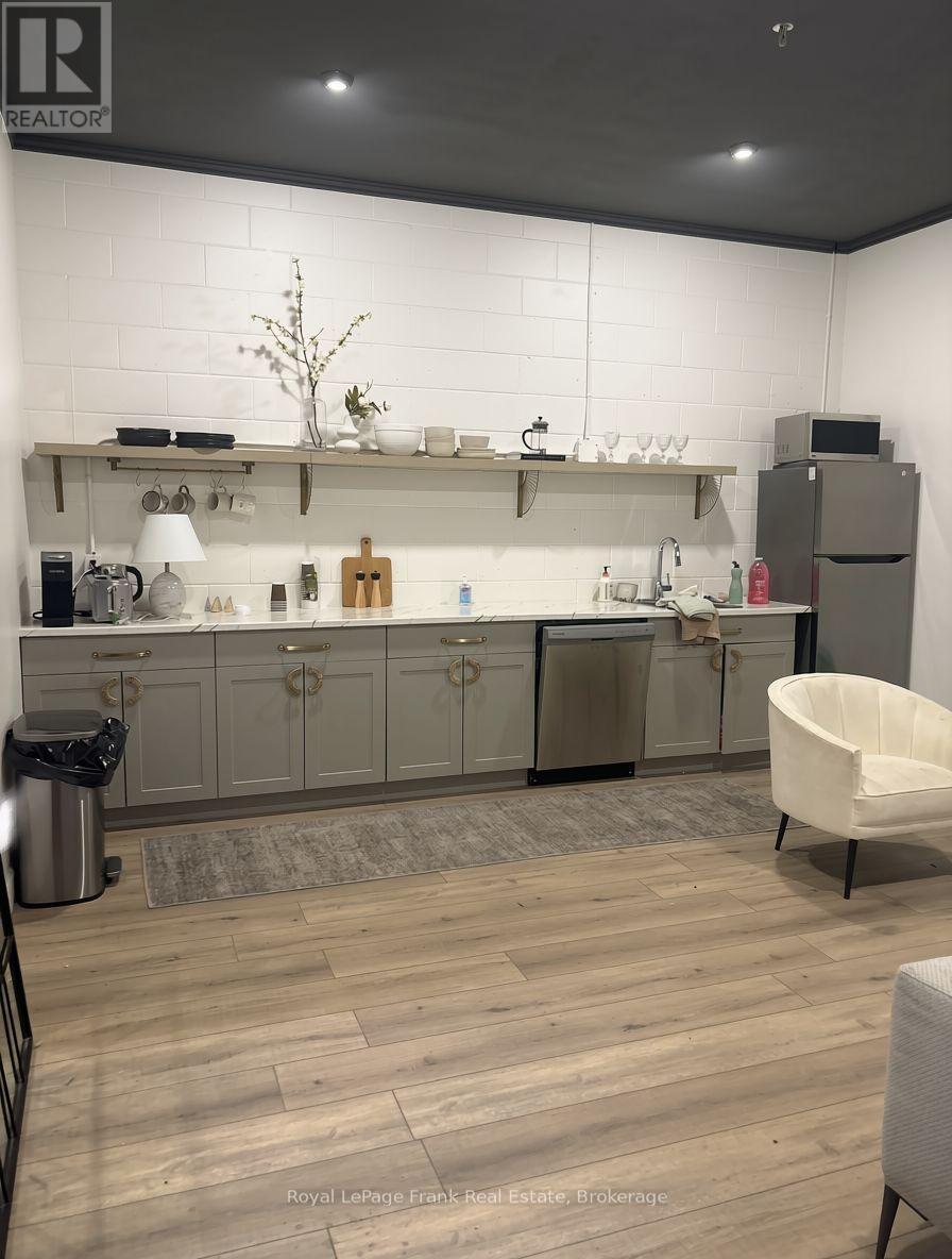 












6/7R - 1380 HOPKINS STREET

,
Whitby (Whitby Industrial),




Ontario
L1N2C3

