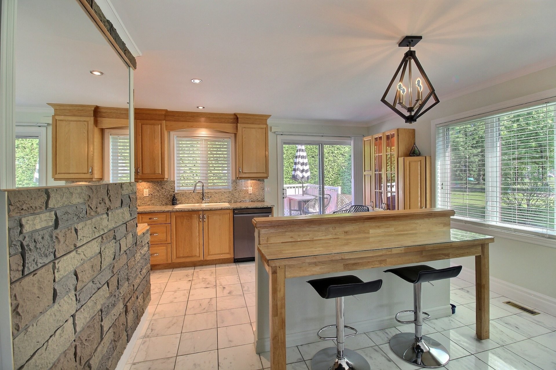 









762


Rue Genest

,
Magog,




QC
J1X4Y7

