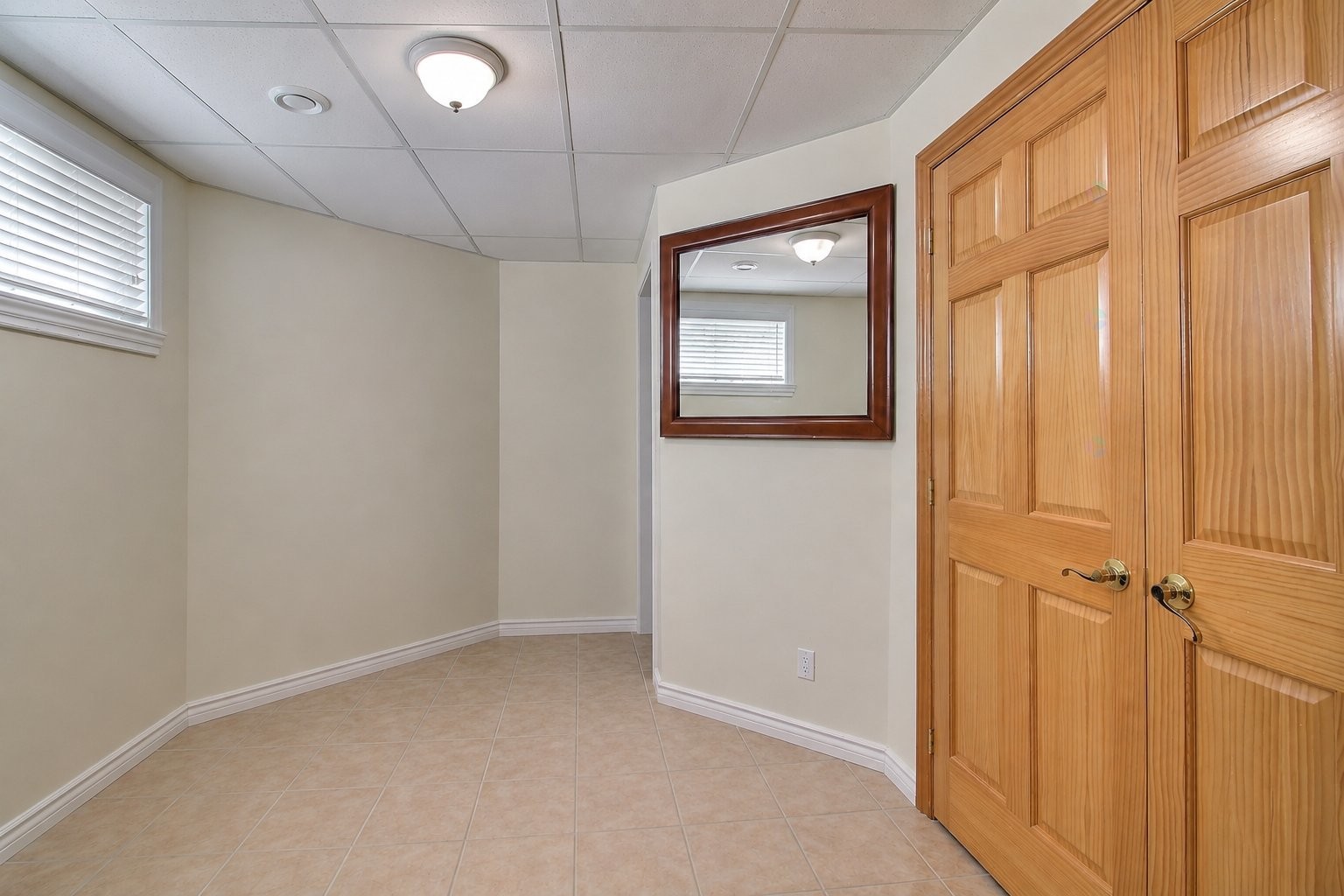 









762


Rue Genest

,
Magog,




QC
J1X4Y7

