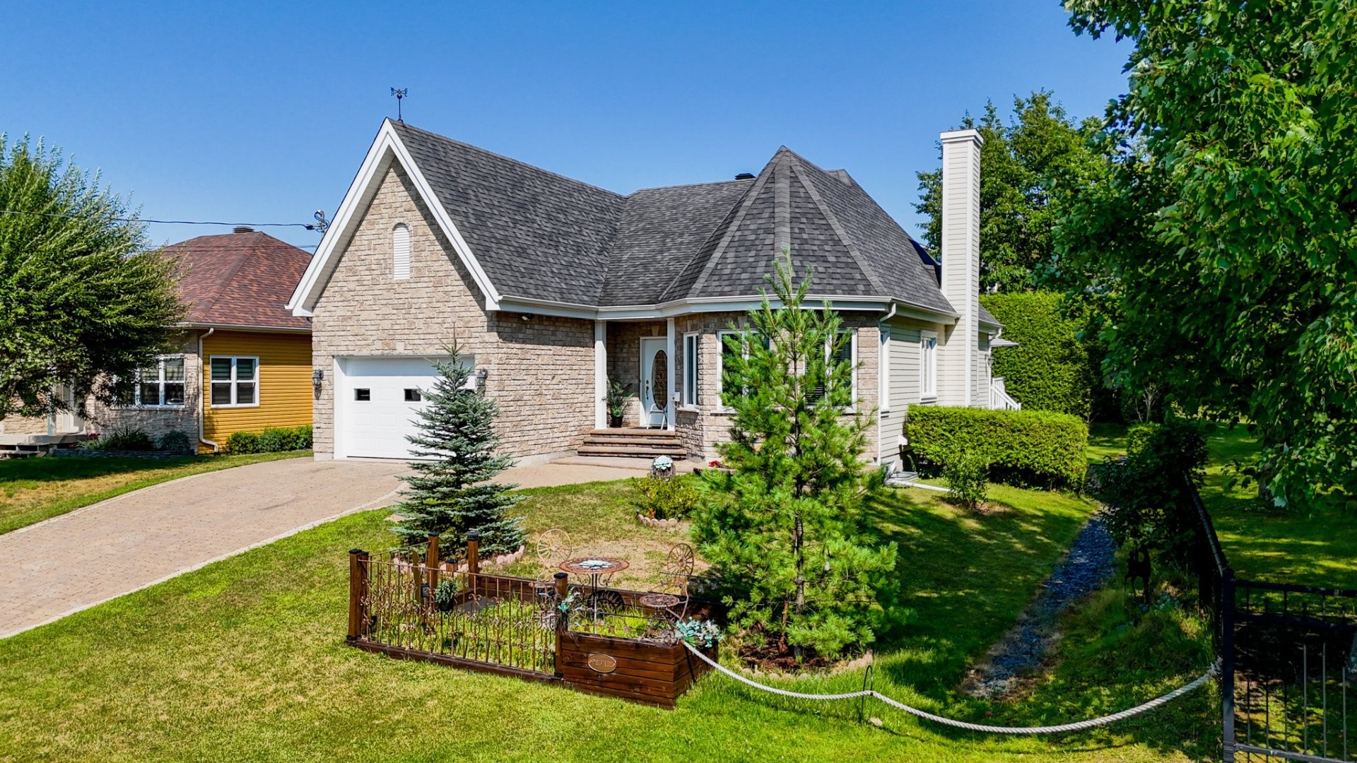 









762


Rue Genest

,
Magog,




QC
J1X4Y7

