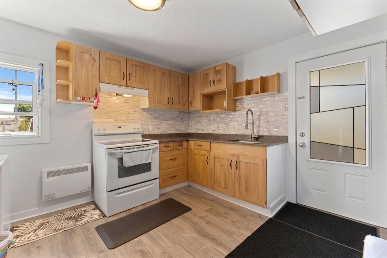 









83


Rue Wìgwàs

,
Gatineau (Hull),




QC
J8Y2W6

