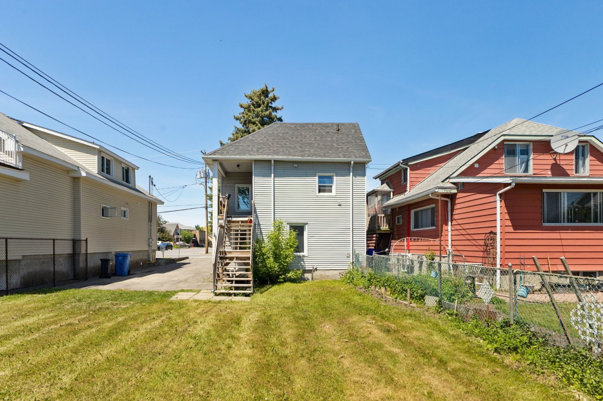 









83


Rue Wìgwàs

,
Gatineau (Hull),




QC
J8Y2W6

