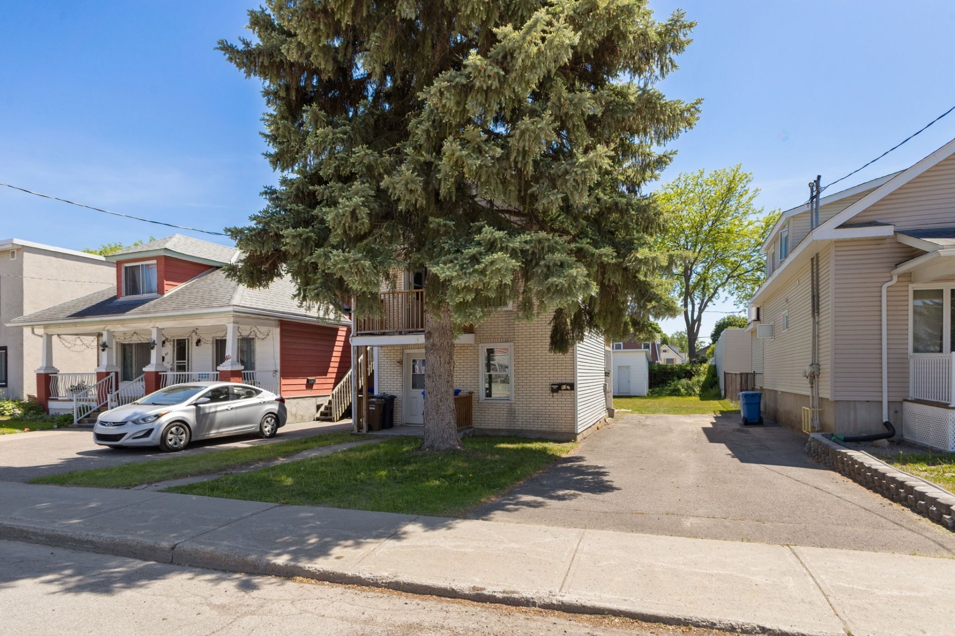 









83


Rue Wìgwàs

,
Gatineau (Hull),




QC
J8Y2W6

