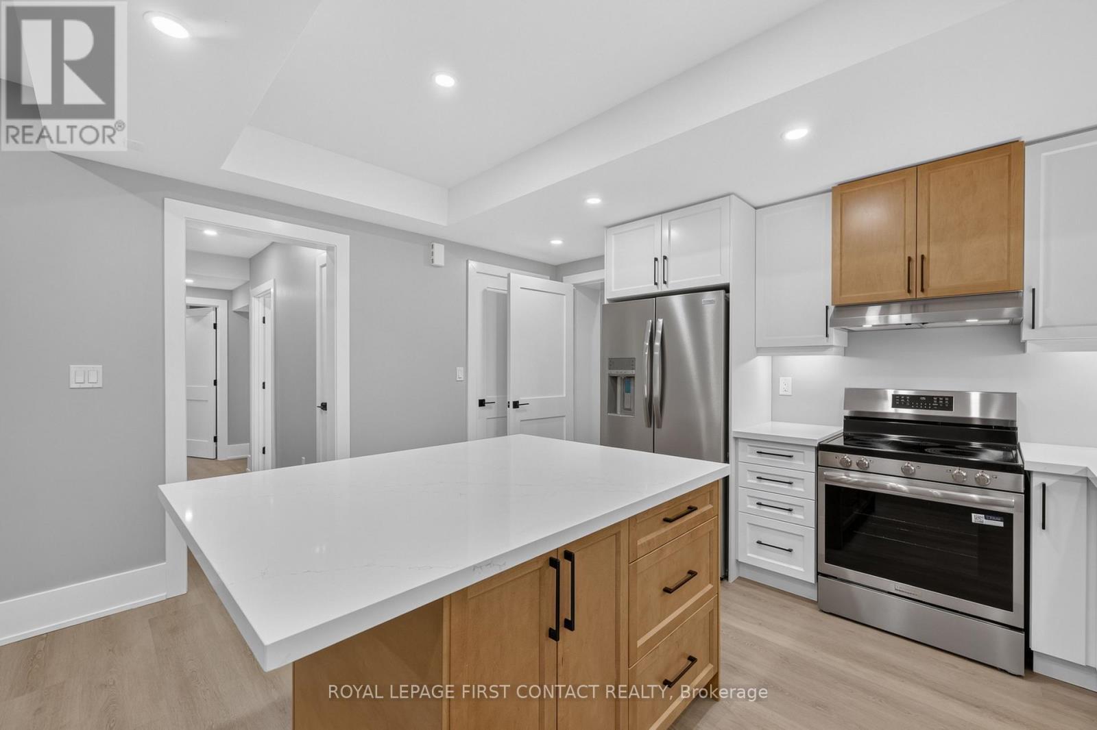 












LOWER - 933 7TH LINE

,
Innisfil,




Ontario
L9S4G1

