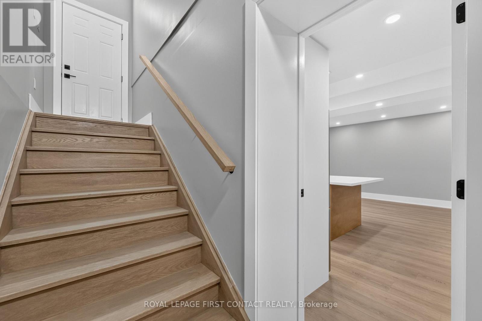 












LOWER - 933 7TH LINE

,
Innisfil,




Ontario
L9S4G1


