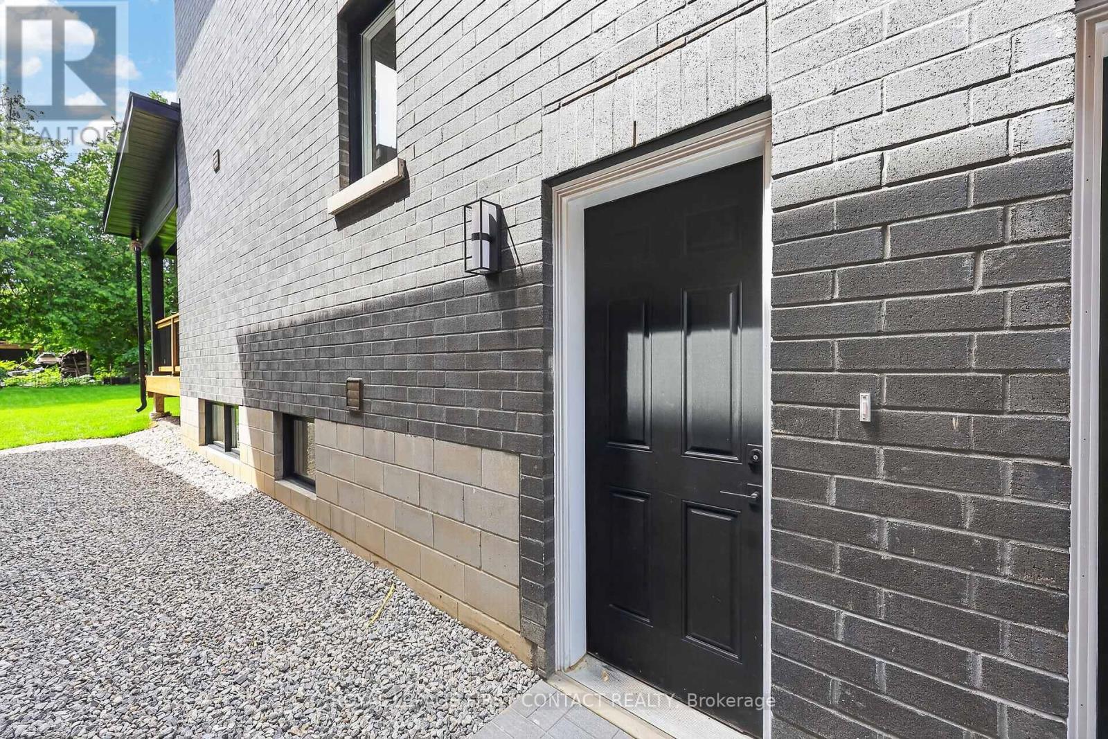 












LOWER - 933 7TH LINE

,
Innisfil,




Ontario
L9S4G1

