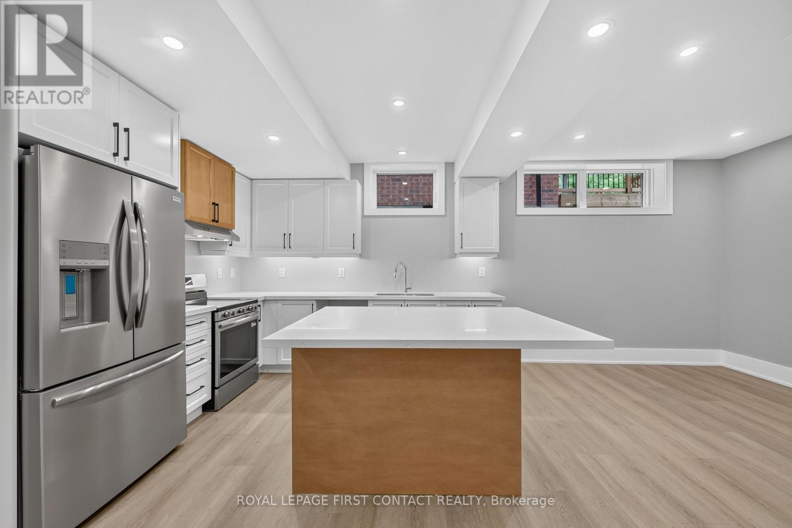 












LOWER - 933 7TH LINE

,
Innisfil,




Ontario
L9S4G1

