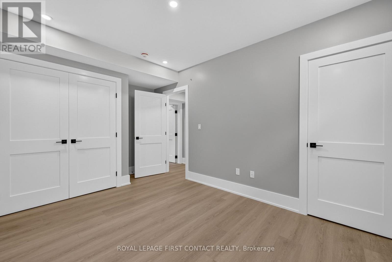 












LOWER - 933 7TH LINE

,
Innisfil,




Ontario
L9S4G1

