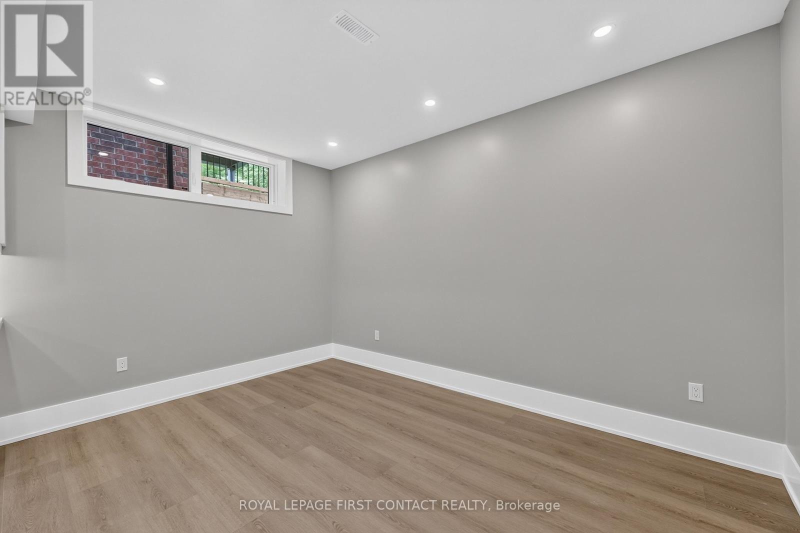 












LOWER - 933 7TH LINE

,
Innisfil,




Ontario
L9S4G1

