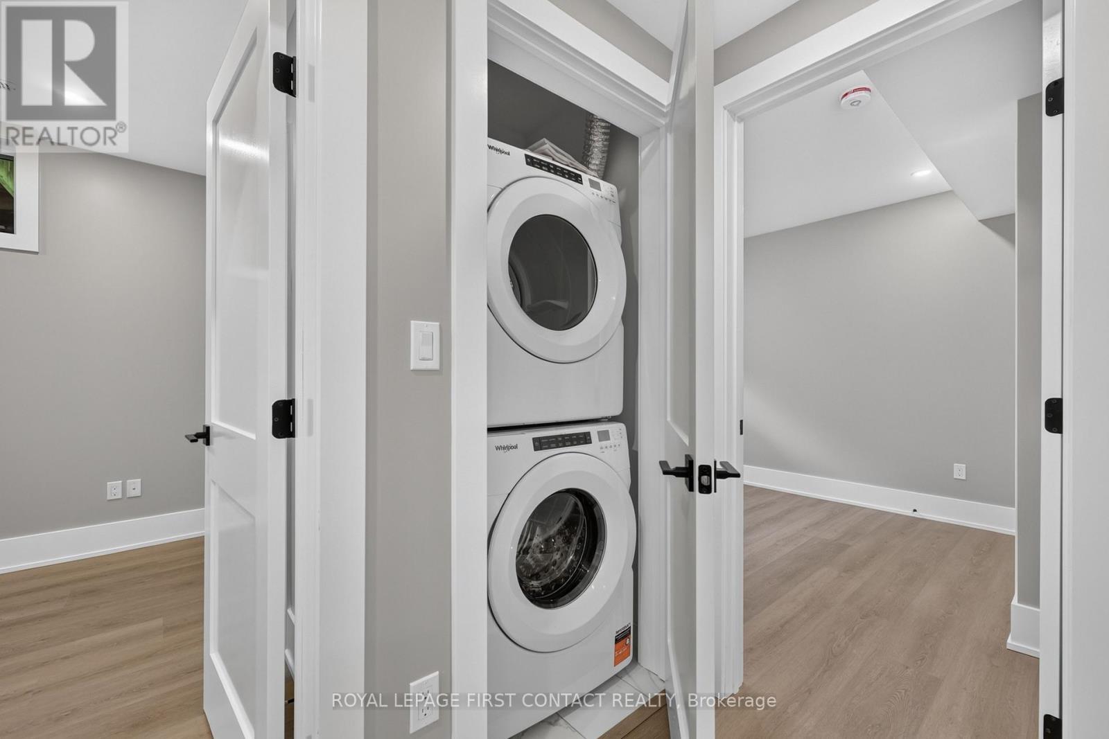 












LOWER - 933 7TH LINE

,
Innisfil,




Ontario
L9S4G1


