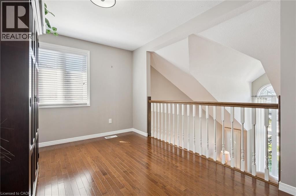 












32 PINE RIDGE Drive

,
Guelph,




Ontario
N1L1K3

