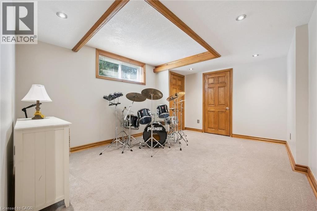 












32 PINE RIDGE Drive

,
Guelph,




Ontario
N1L1K3


