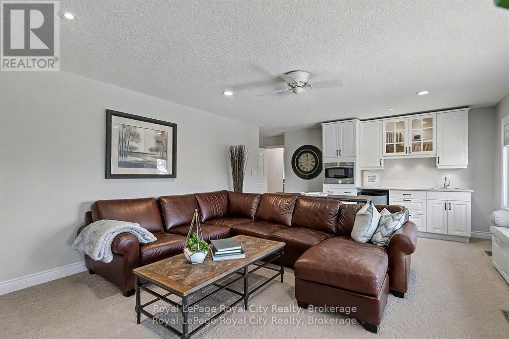 












8 ZADUK PLACE

,
Guelph (Kortright East),




Ontario
N1G0A7

