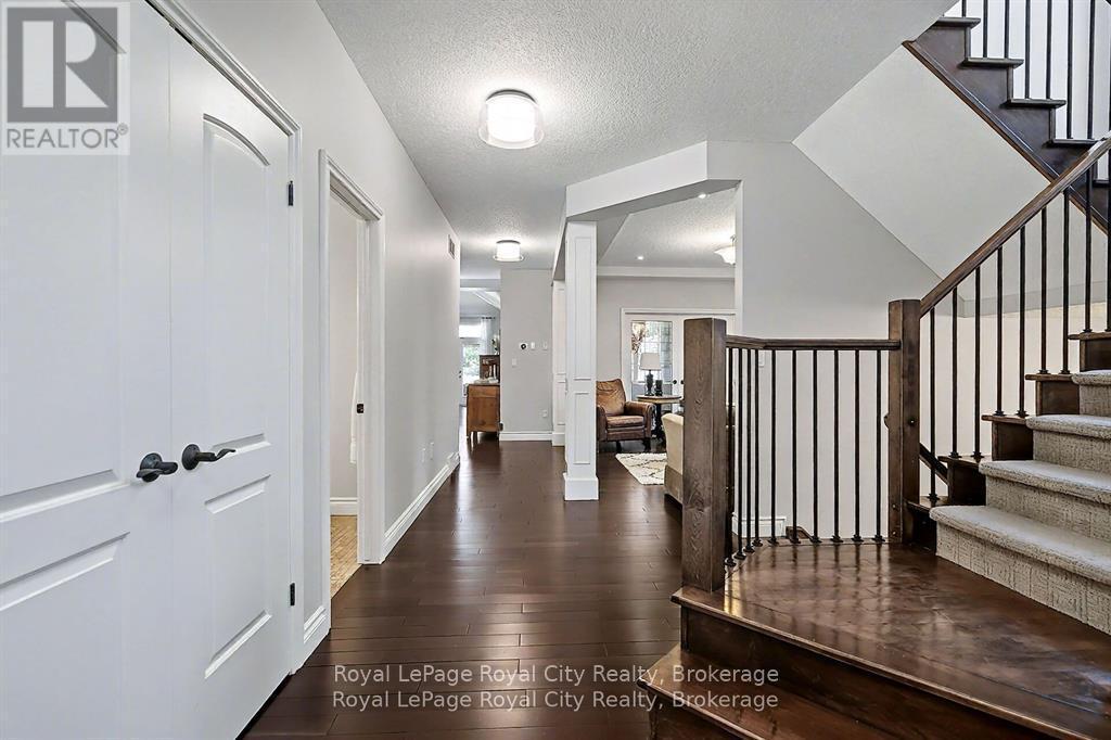 












8 ZADUK PLACE

,
Guelph (Kortright East),




Ontario
N1G0A7

