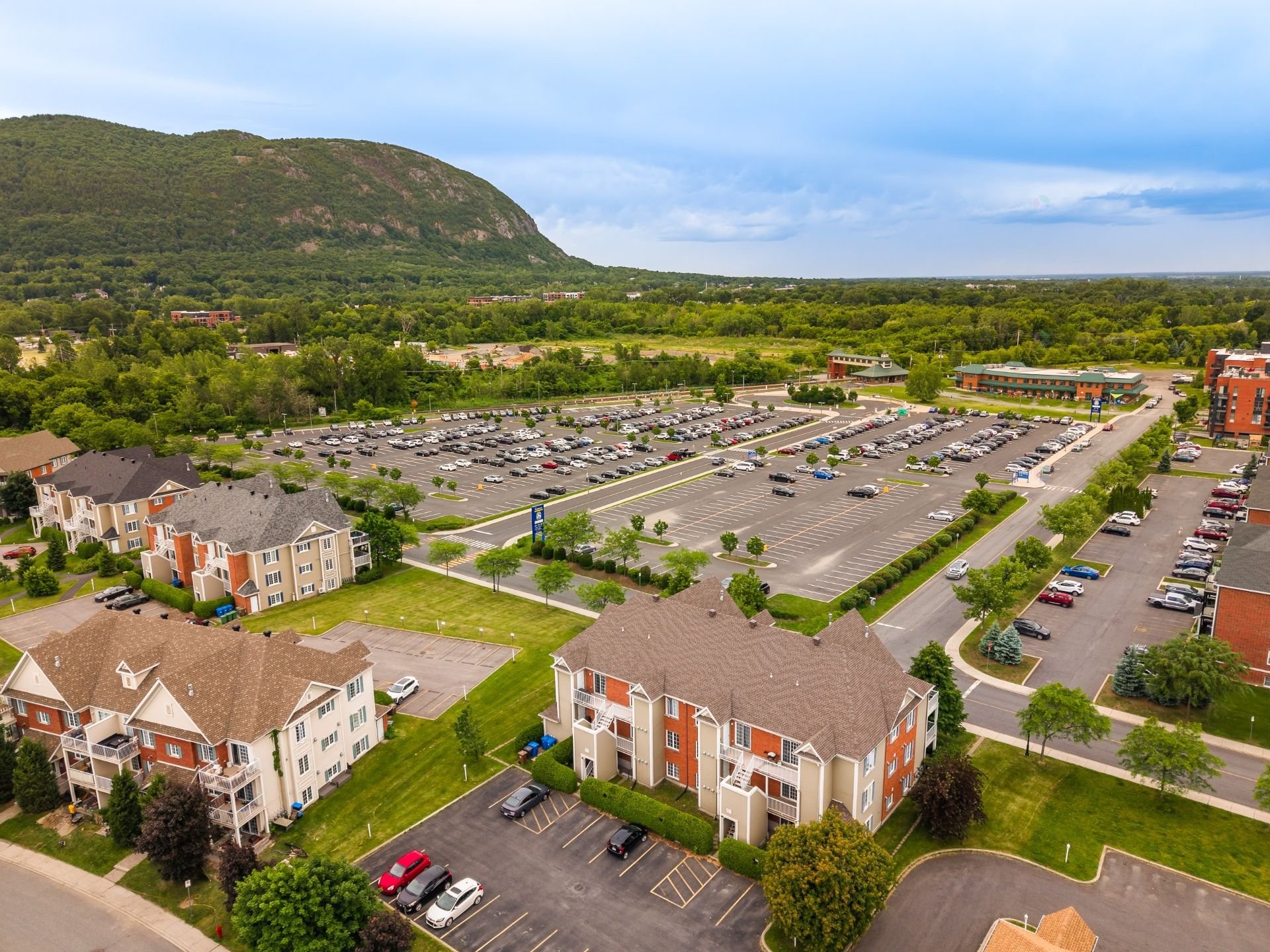 









780


Cours de la Raffinerie

,
Mont-Saint-Hilaire,




QC
J3H0C7

