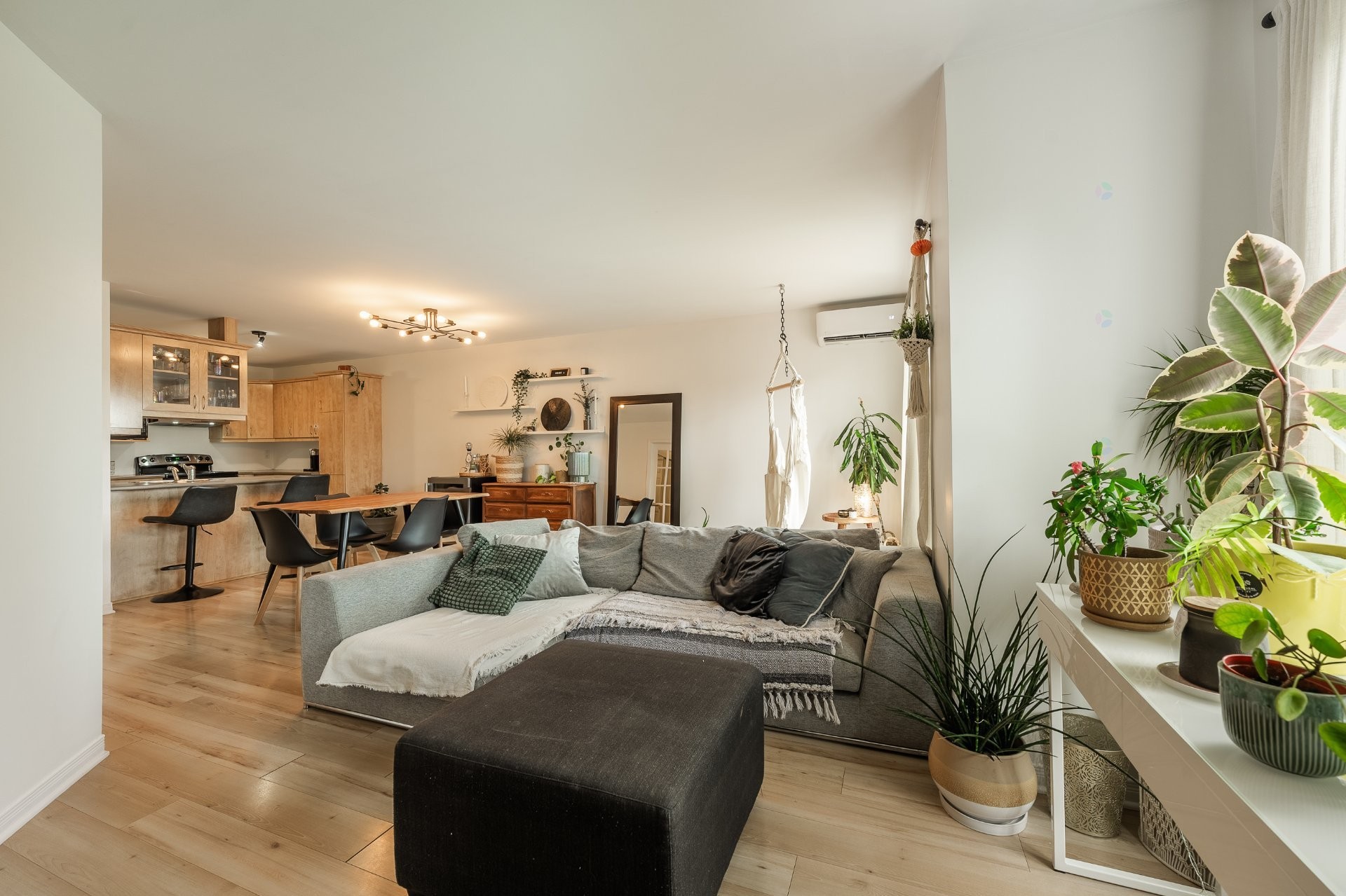 









780


Cours de la Raffinerie

,
Mont-Saint-Hilaire,




QC
J3H0C7

