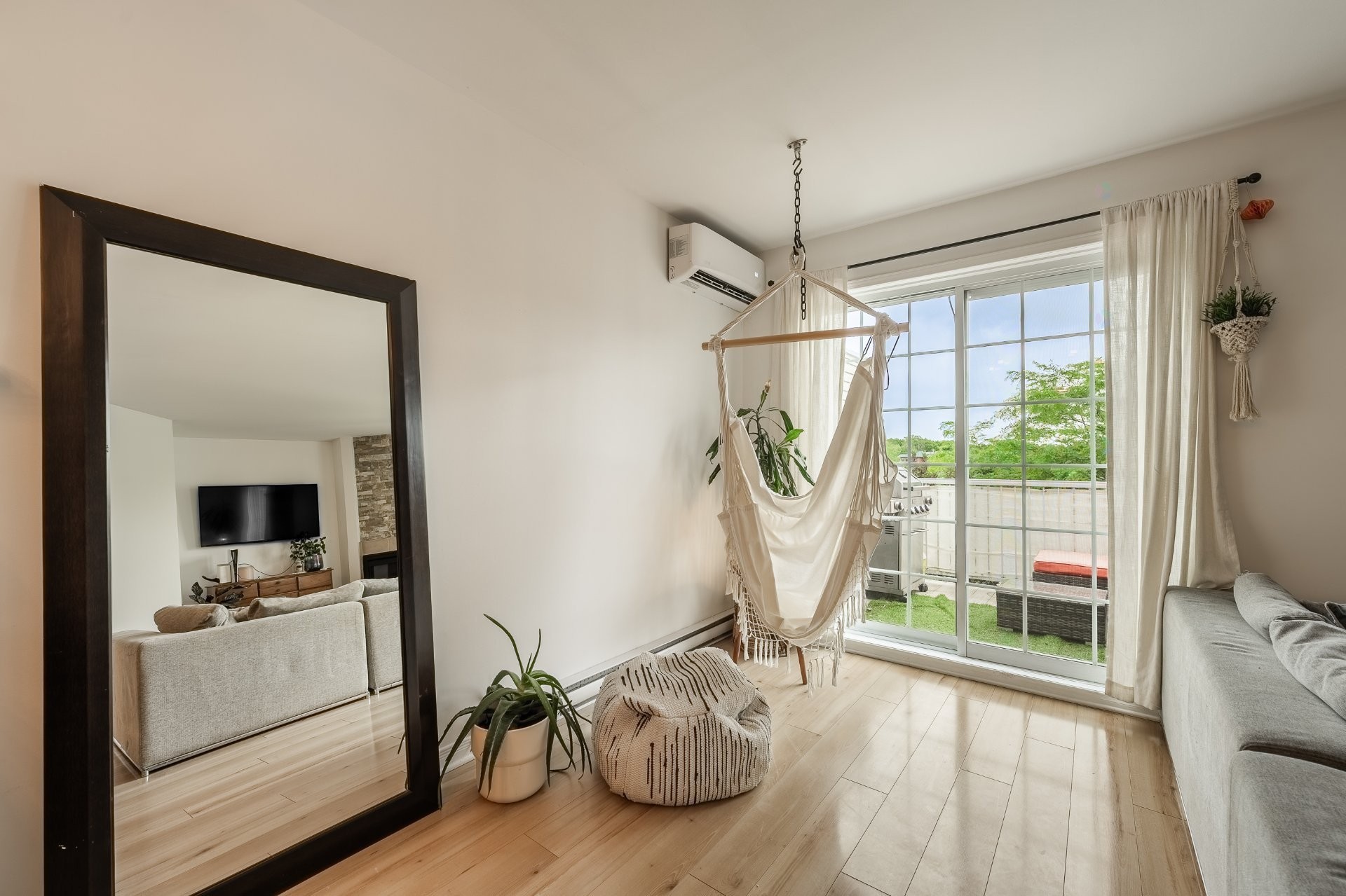 









780


Cours de la Raffinerie

,
Mont-Saint-Hilaire,




QC
J3H0C7

