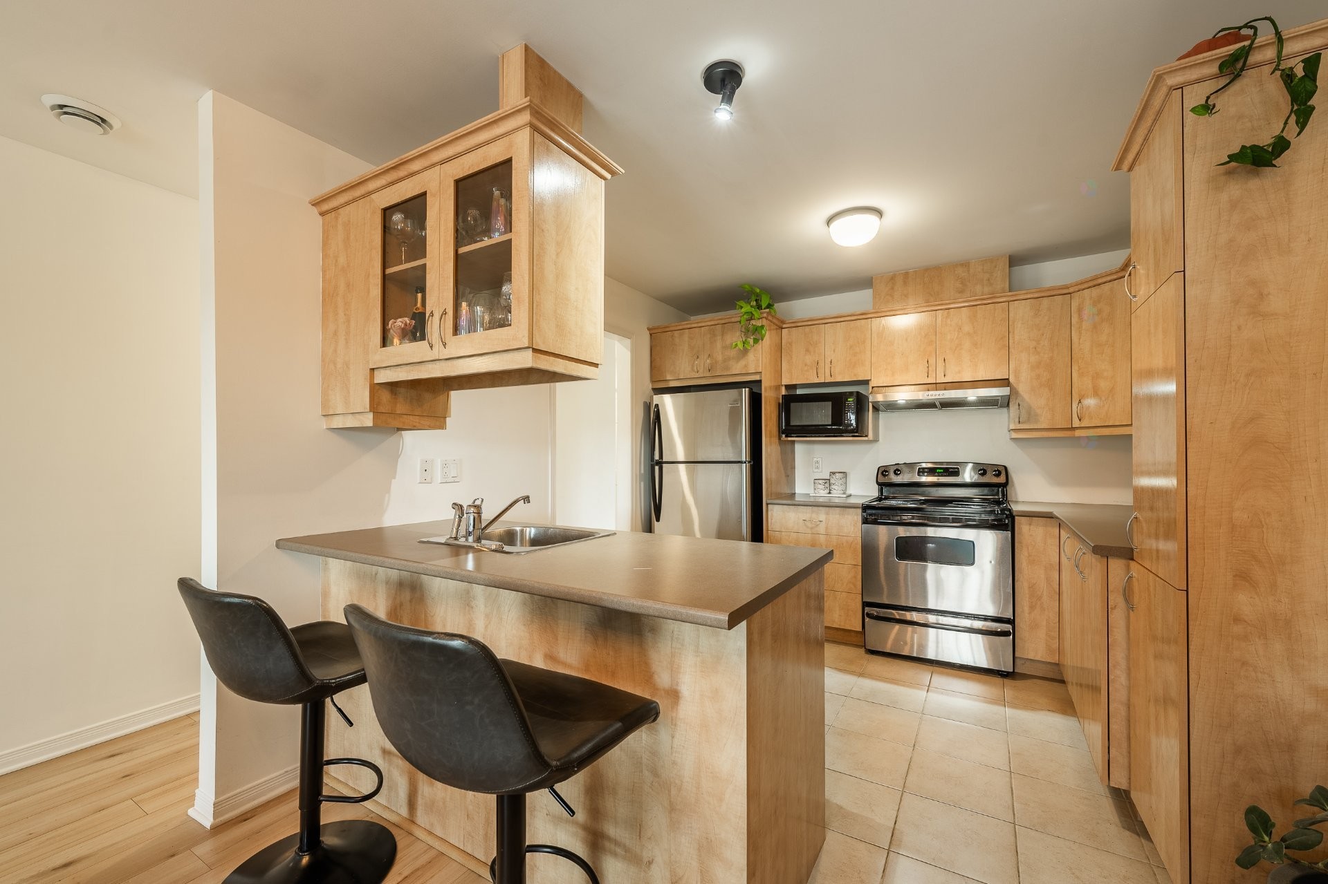 









780


Cours de la Raffinerie

,
Mont-Saint-Hilaire,




QC
J3H0C7

