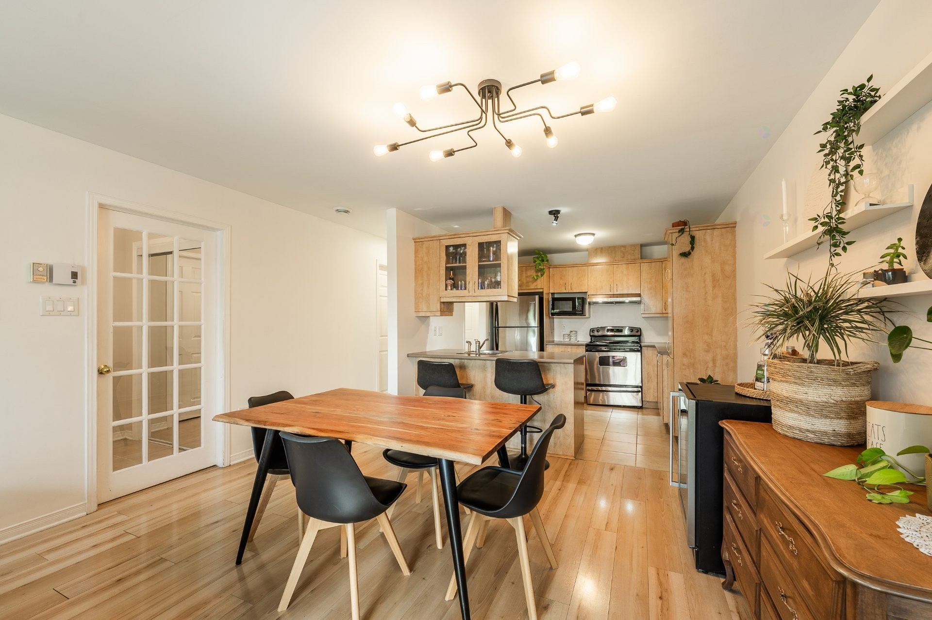 









780


Cours de la Raffinerie

,
Mont-Saint-Hilaire,




QC
J3H0C7

