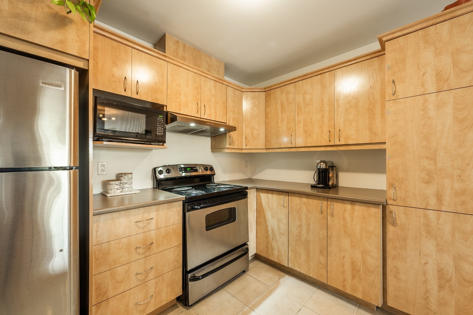 









780


Cours de la Raffinerie

,
Mont-Saint-Hilaire,




QC
J3H0C7

