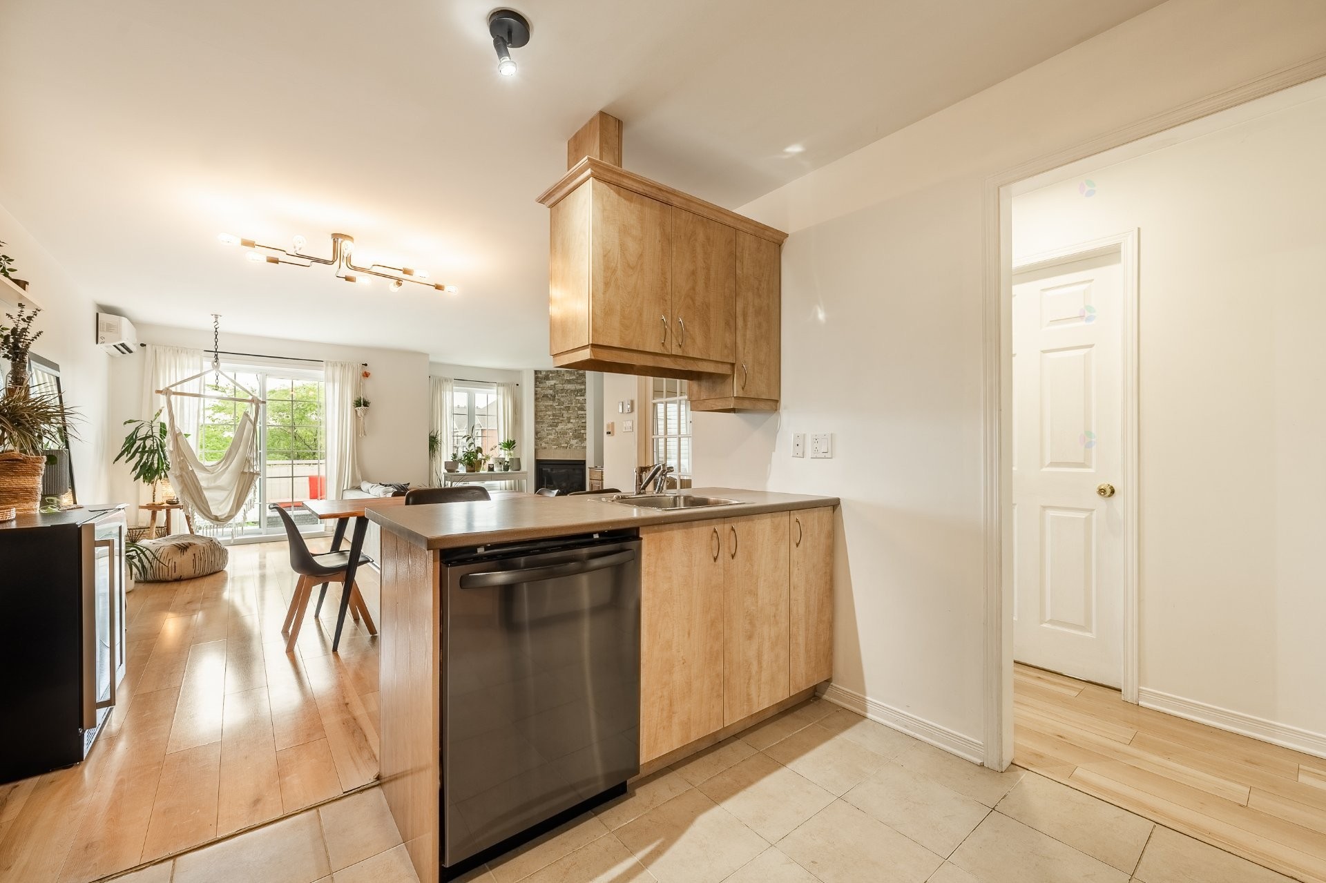 









780


Cours de la Raffinerie

,
Mont-Saint-Hilaire,




QC
J3H0C7

