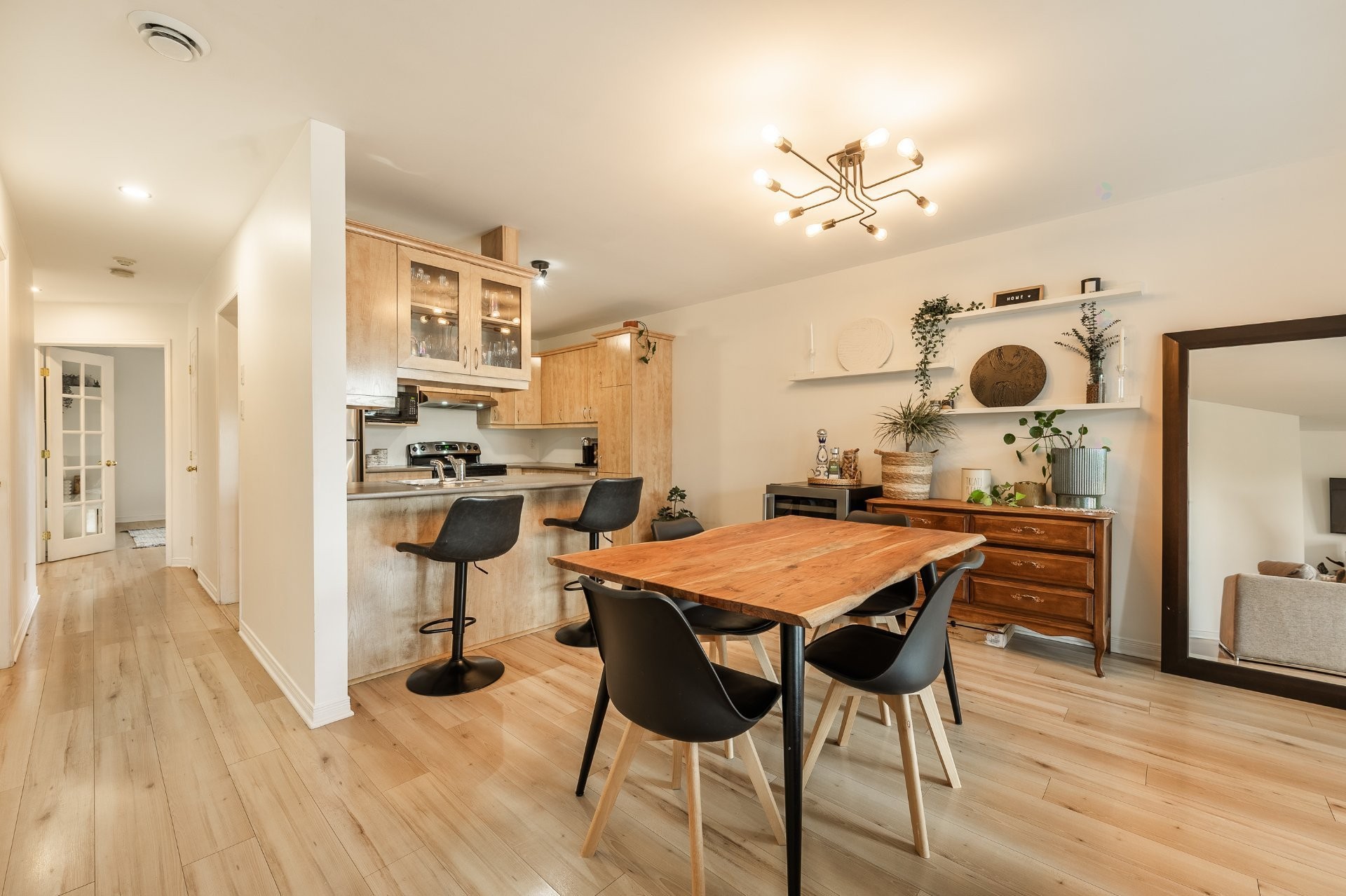









780


Cours de la Raffinerie

,
Mont-Saint-Hilaire,




QC
J3H0C7

