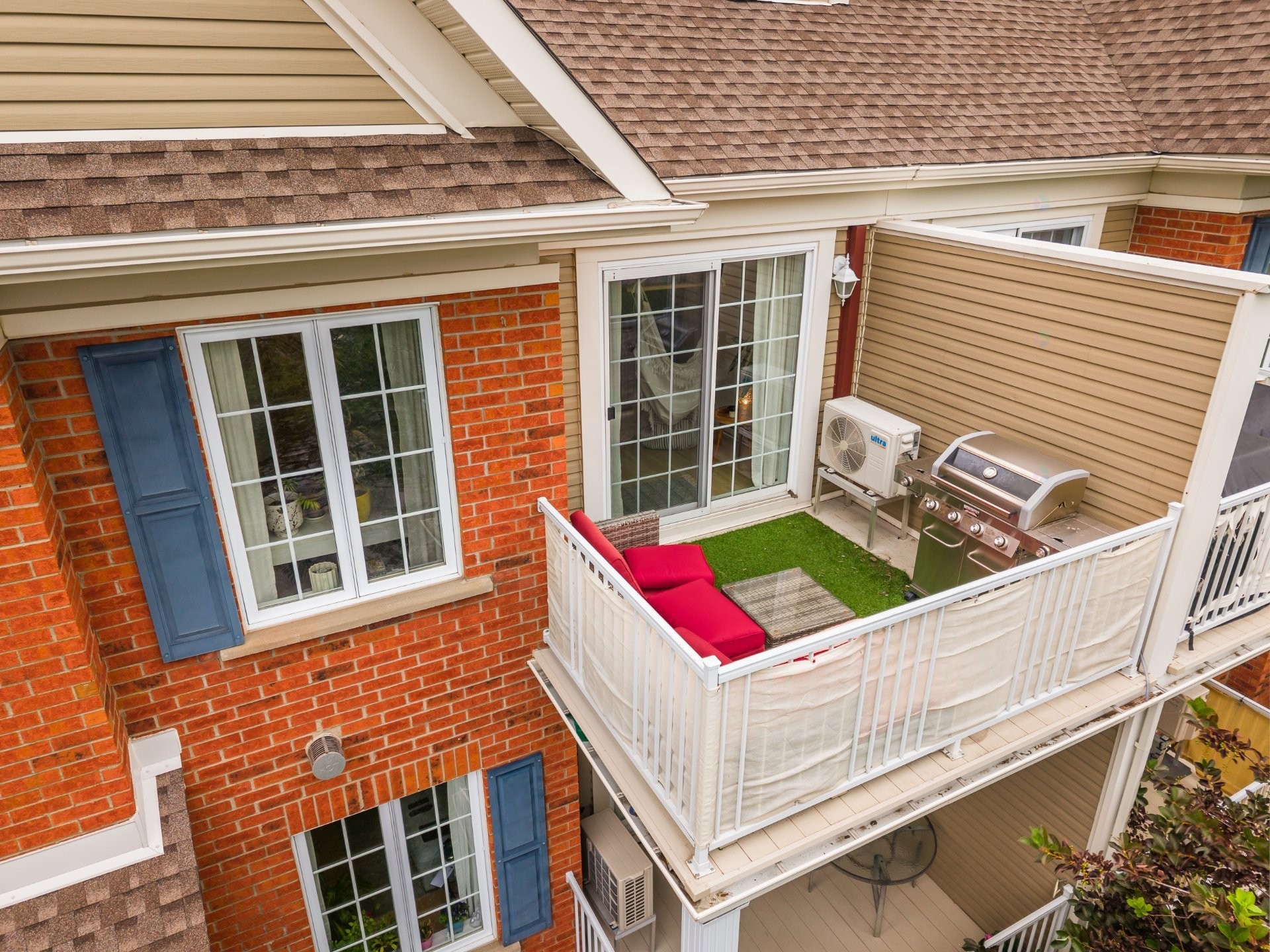 









780


Cours de la Raffinerie

,
Mont-Saint-Hilaire,




QC
J3H0C7

