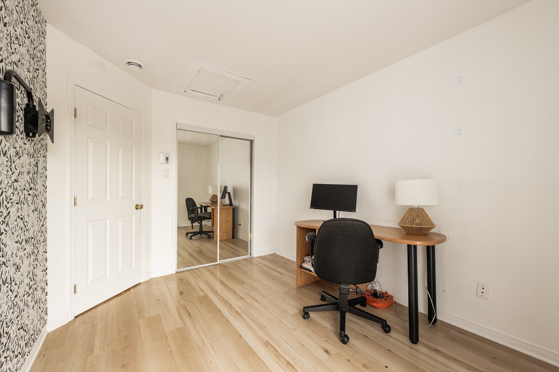 









780


Cours de la Raffinerie

,
Mont-Saint-Hilaire,




QC
J3H0C7

