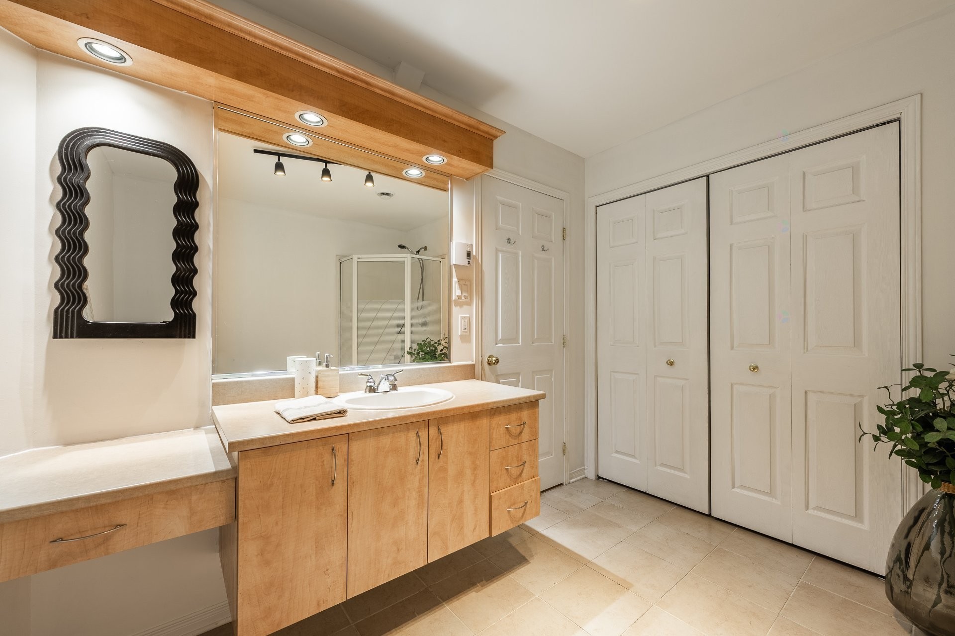 









780


Cours de la Raffinerie

,
Mont-Saint-Hilaire,




QC
J3H0C7

