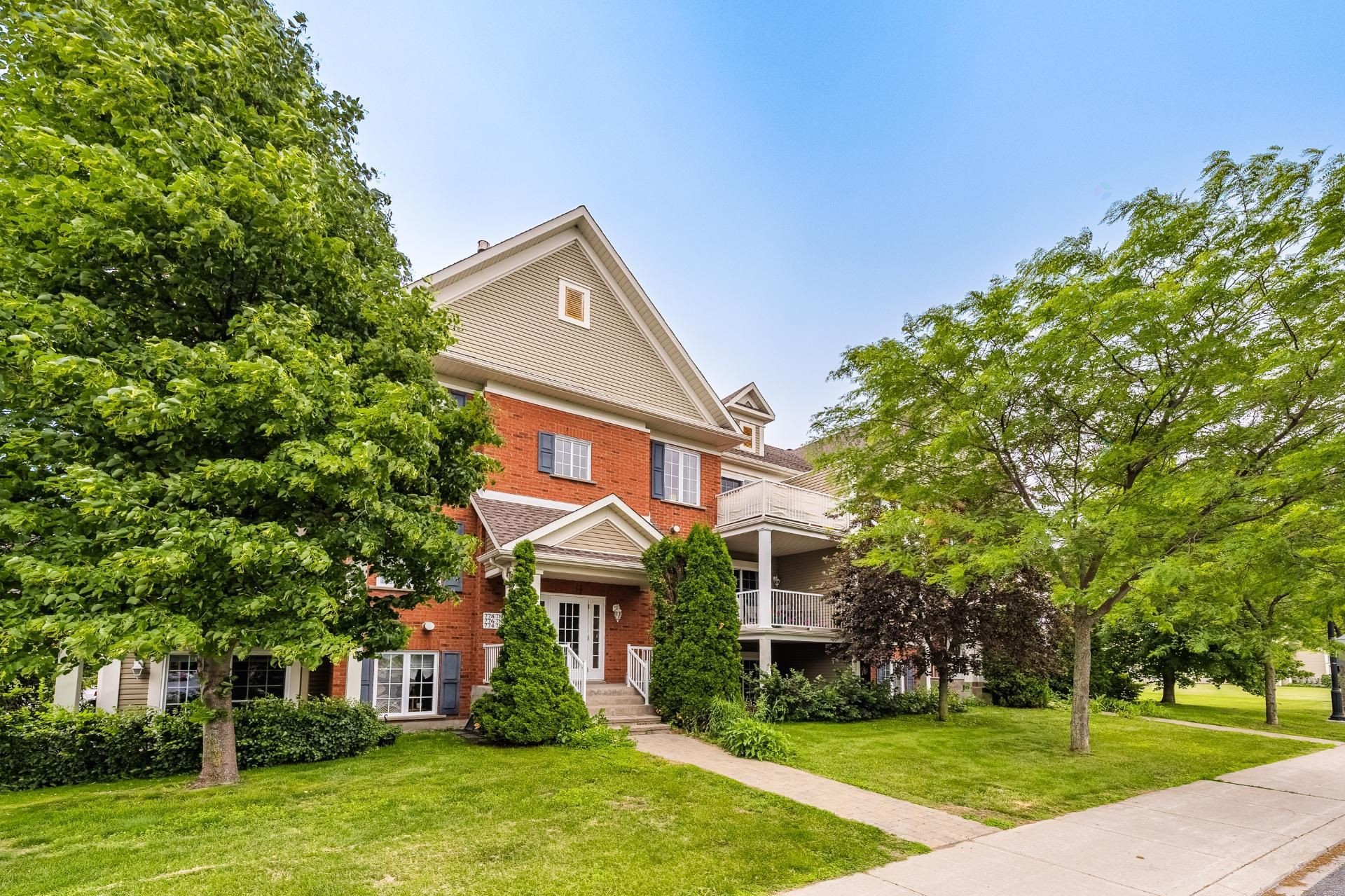 









780


Cours de la Raffinerie

,
Mont-Saint-Hilaire,




QC
J3H0C7

