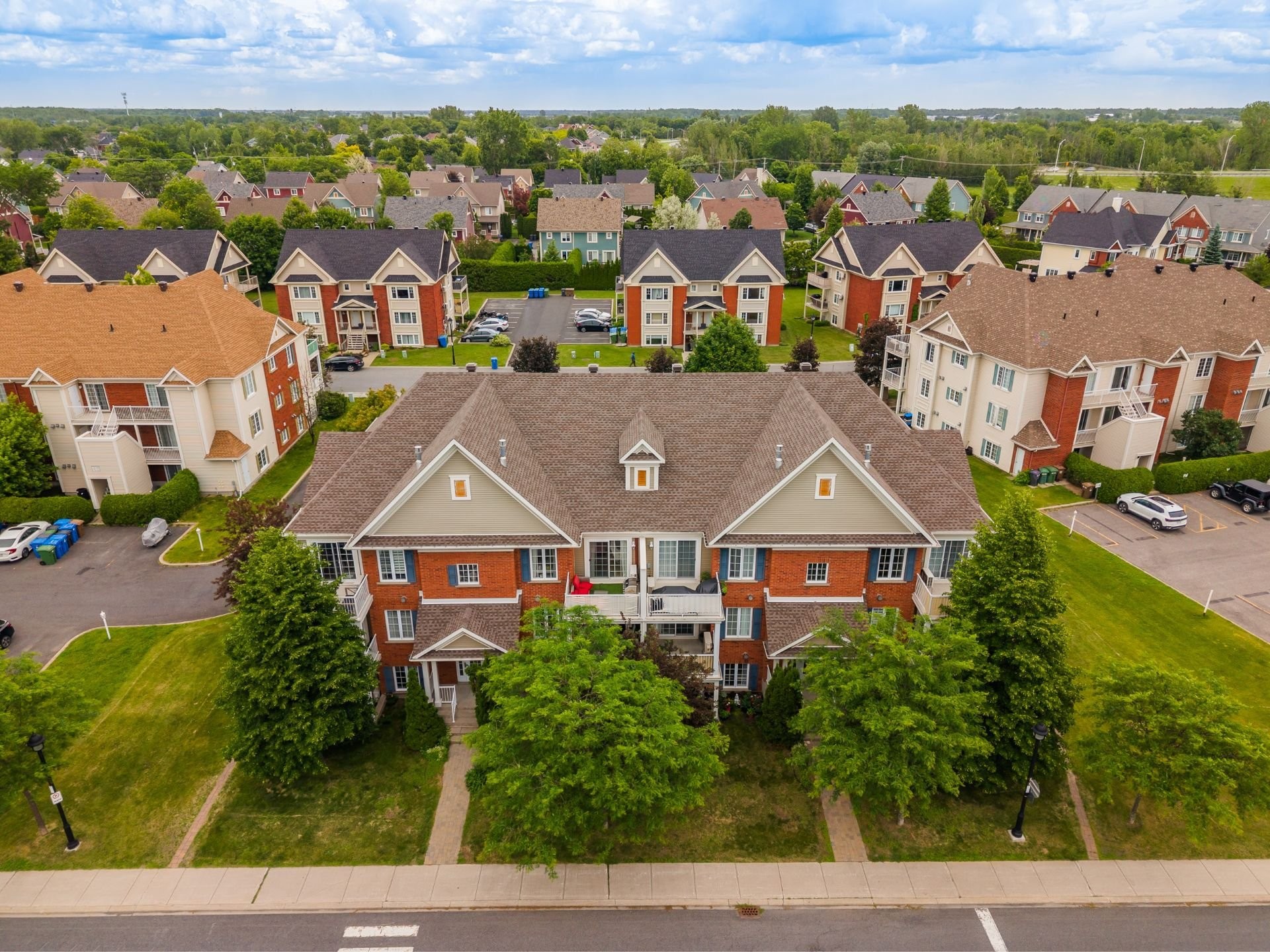 









780


Cours de la Raffinerie

,
Mont-Saint-Hilaire,




QC
J3H0C7

