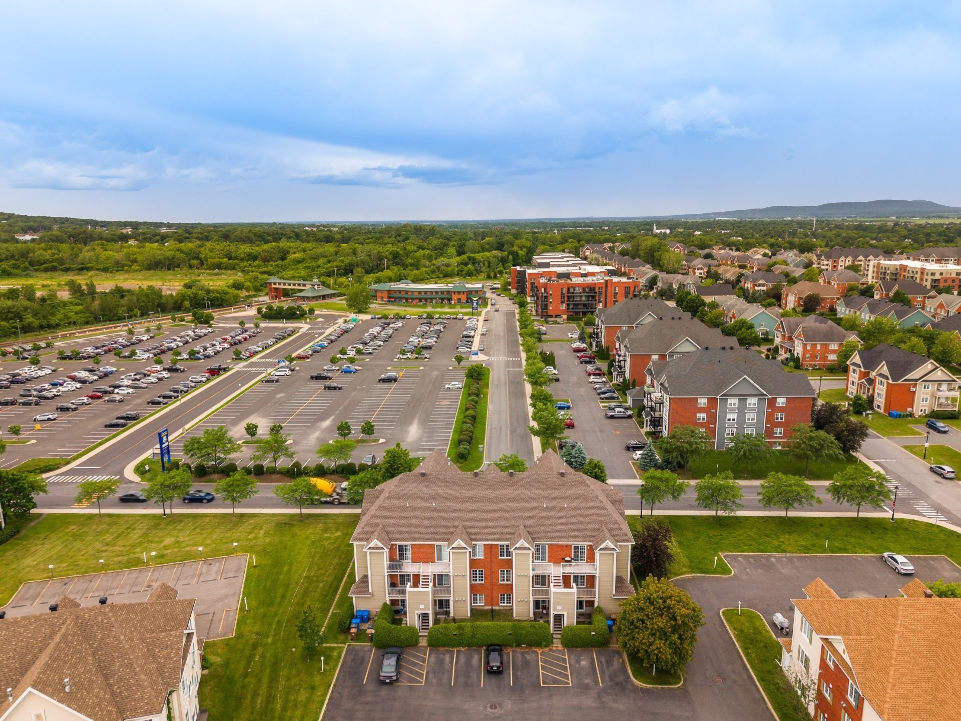 









780


Cours de la Raffinerie

,
Mont-Saint-Hilaire,




QC
J3H0C7

