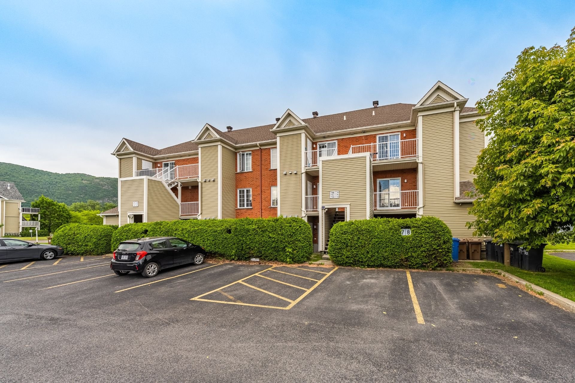 









780


Cours de la Raffinerie

,
Mont-Saint-Hilaire,




QC
J3H0C7

