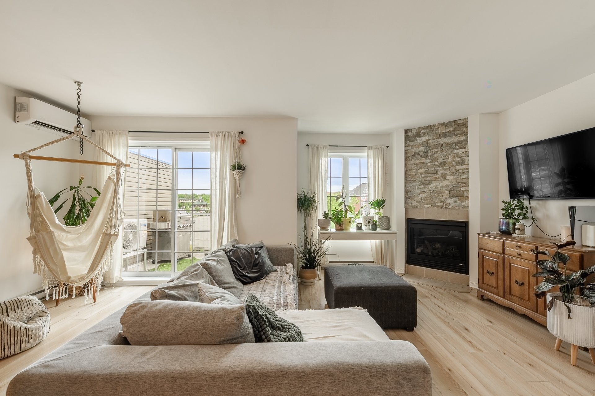 









780


Cours de la Raffinerie

,
Mont-Saint-Hilaire,




QC
J3H0C7

