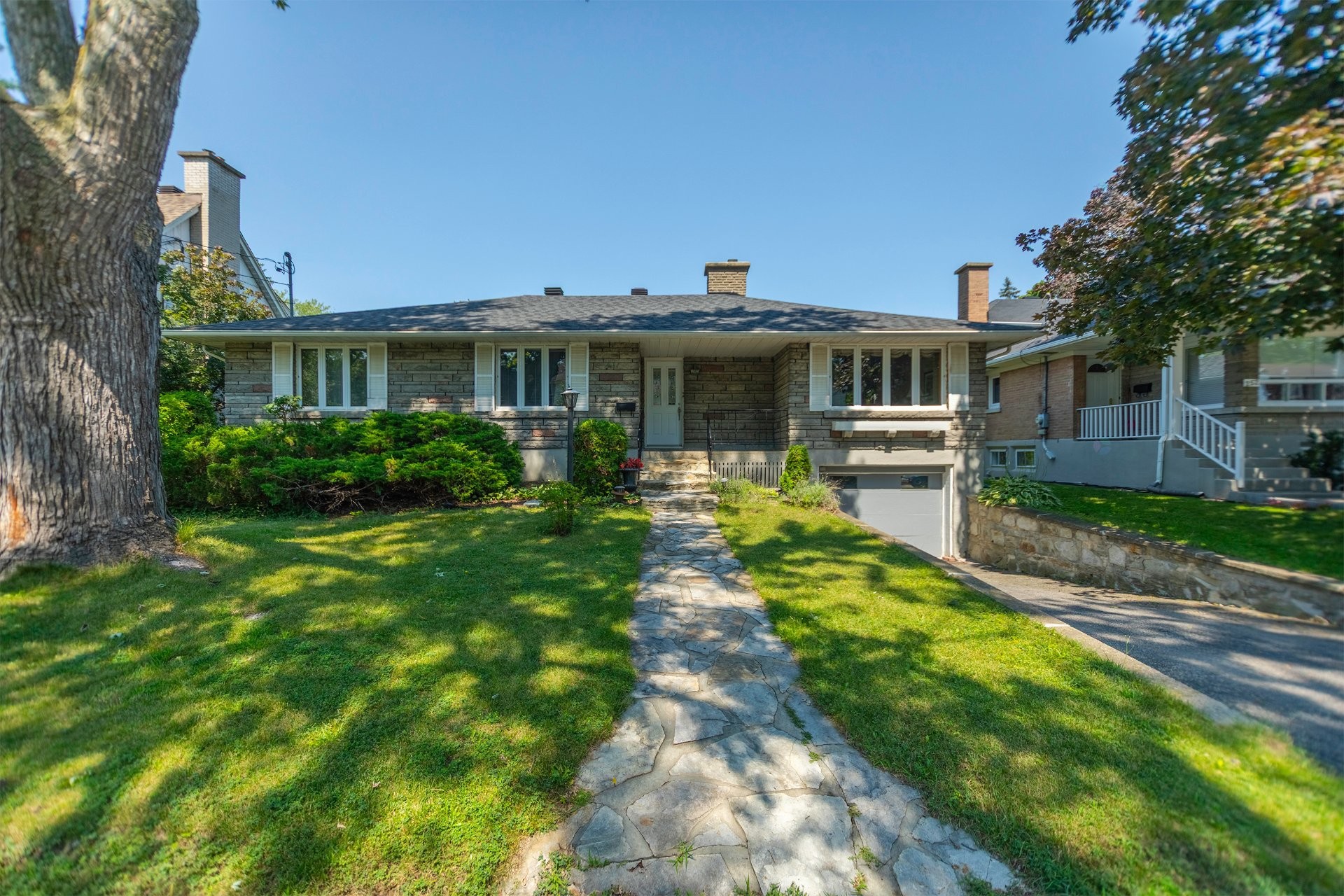 









242


Av. de Sanford

,
Saint-Lambert,




QC
J4P2X6

