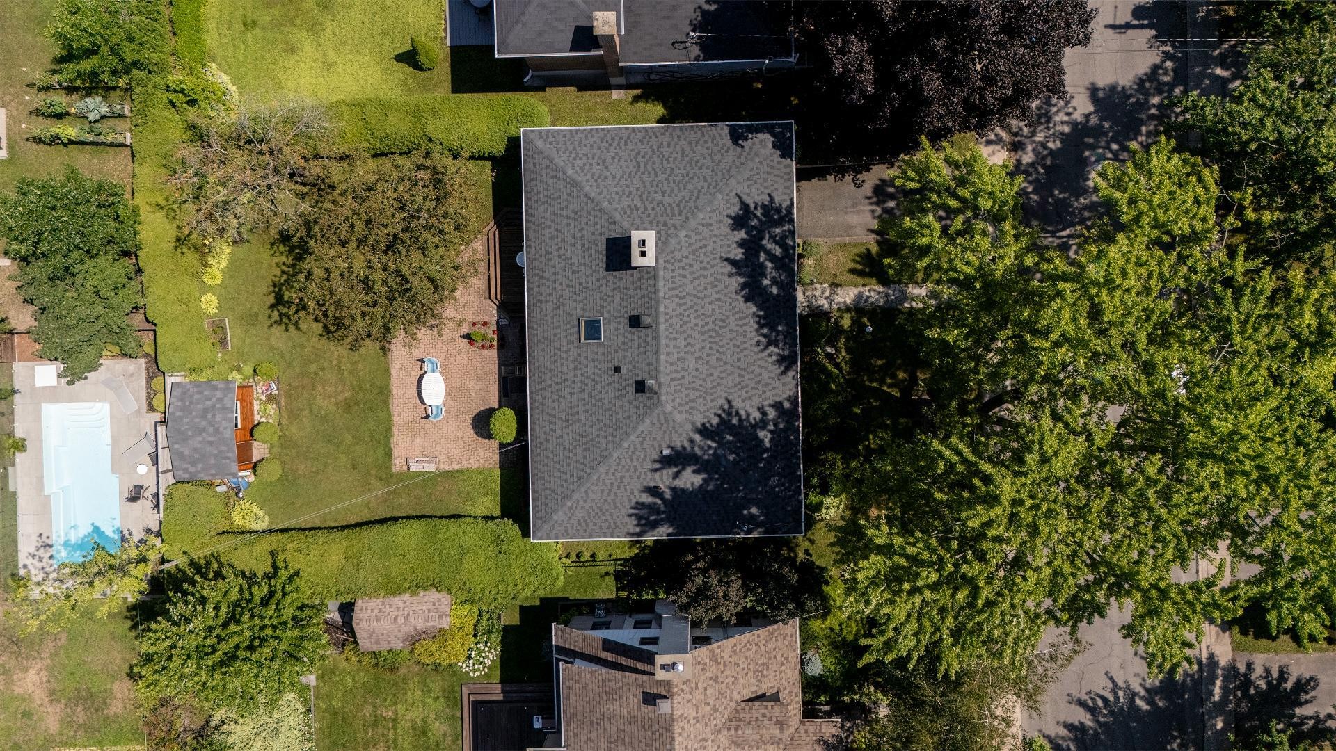 









242


Av. de Sanford

,
Saint-Lambert,




QC
J4P2X6

