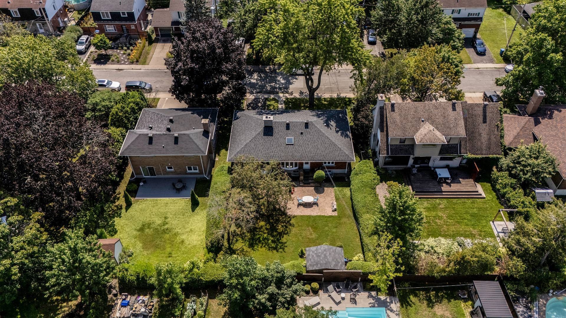









242


Av. de Sanford

,
Saint-Lambert,




QC
J4P2X6

