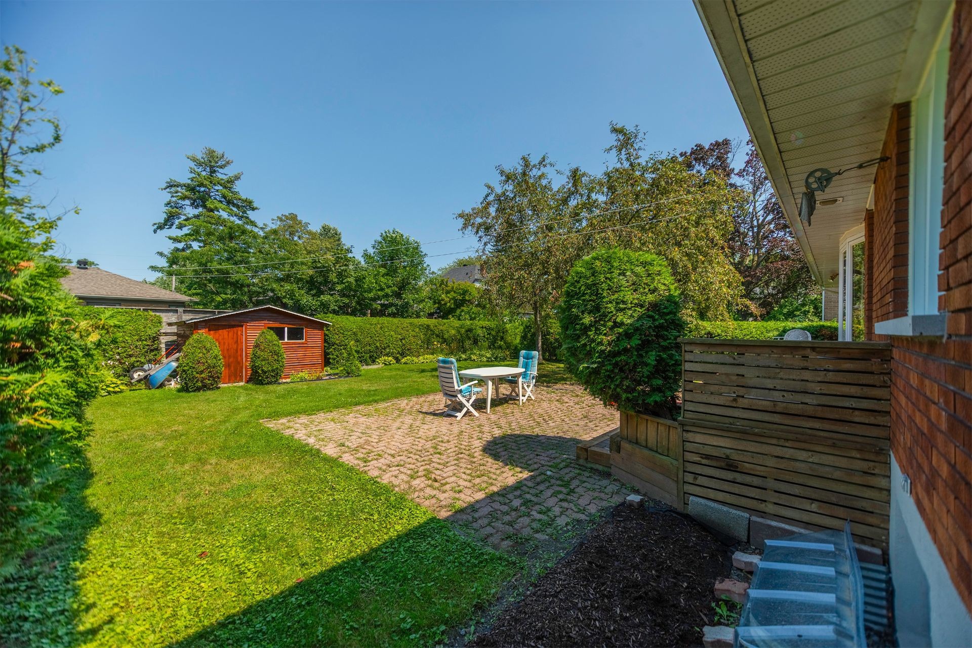 









242


Av. de Sanford

,
Saint-Lambert,




QC
J4P2X6

