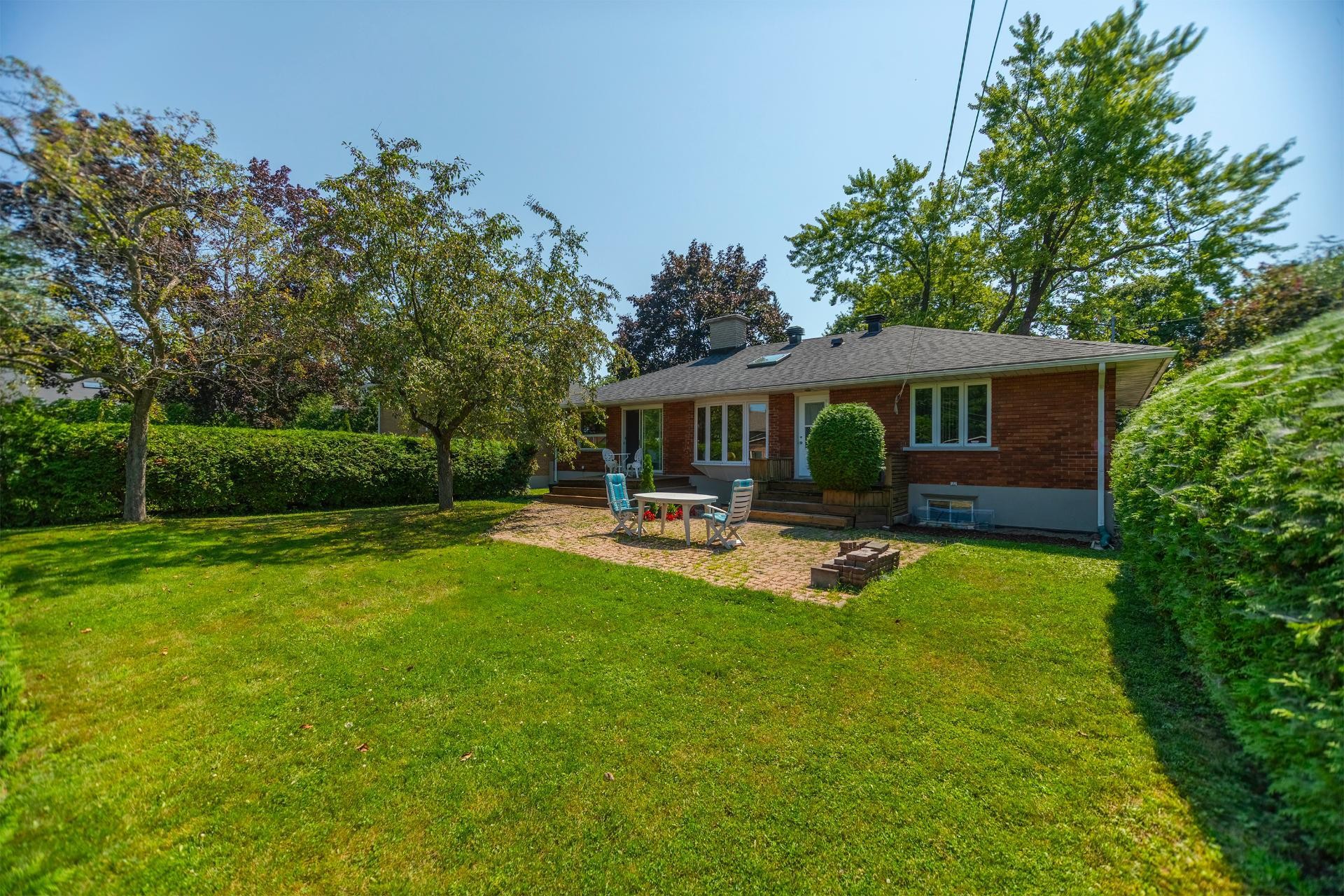 









242


Av. de Sanford

,
Saint-Lambert,




QC
J4P2X6

