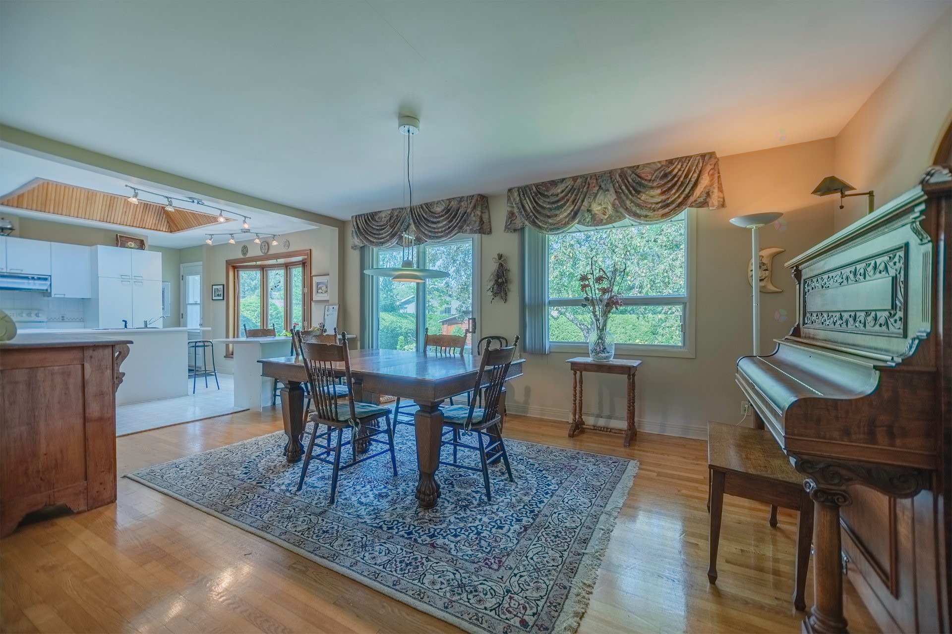 









242


Av. de Sanford

,
Saint-Lambert,




QC
J4P2X6

