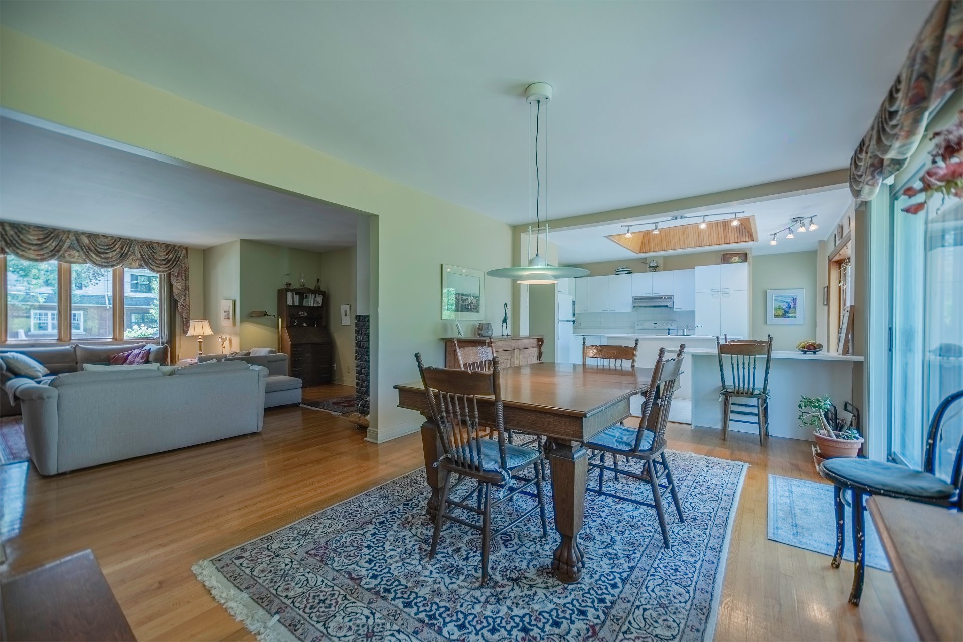 









242


Av. de Sanford

,
Saint-Lambert,




QC
J4P2X6

