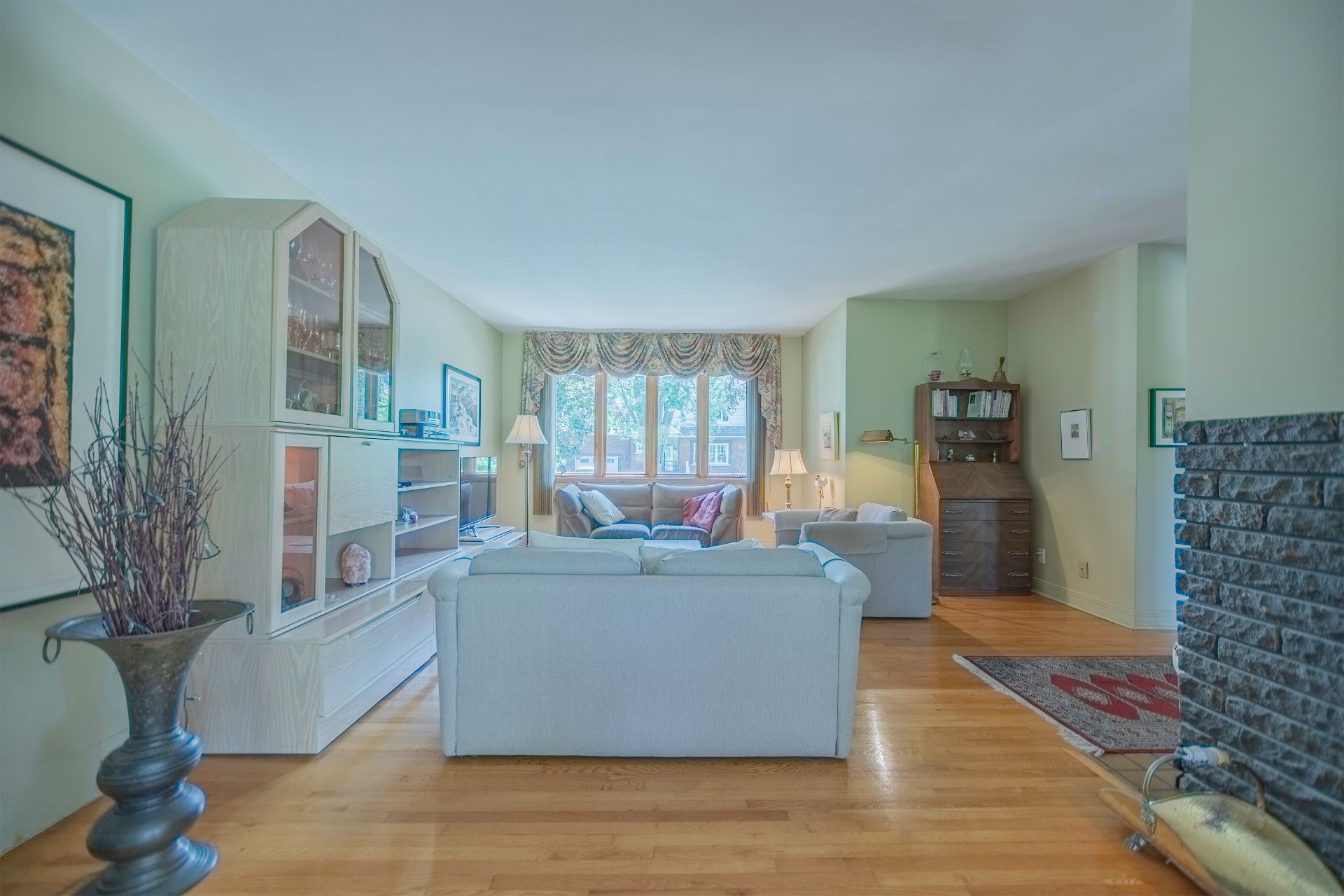 









242


Av. de Sanford

,
Saint-Lambert,




QC
J4P2X6

