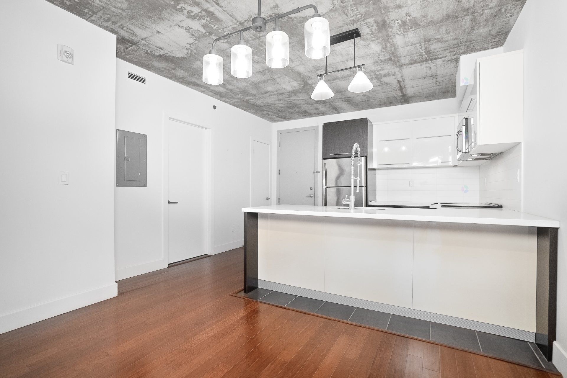 









1199


Rue Bishop

, 806,
Montréal (Ville-Marie),




QC
H3G2E3

