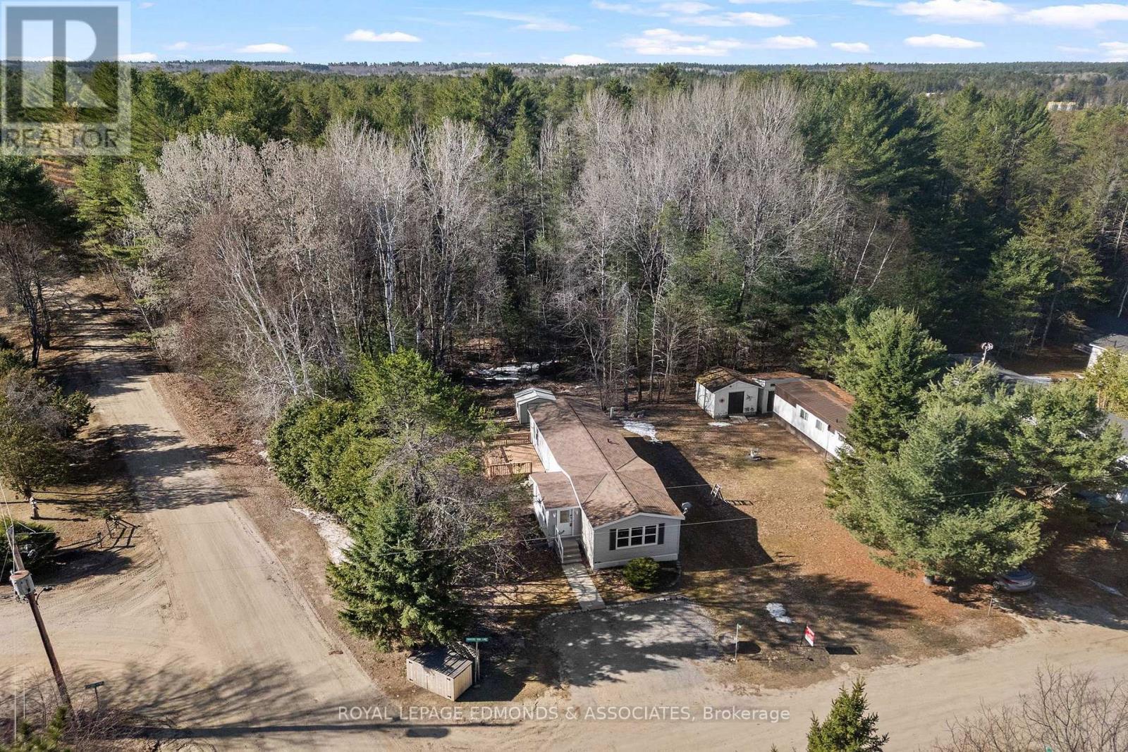 












5 HUNTERS RUN LANE

,
Laurentian Hills,




Ontario
K0J1J0

